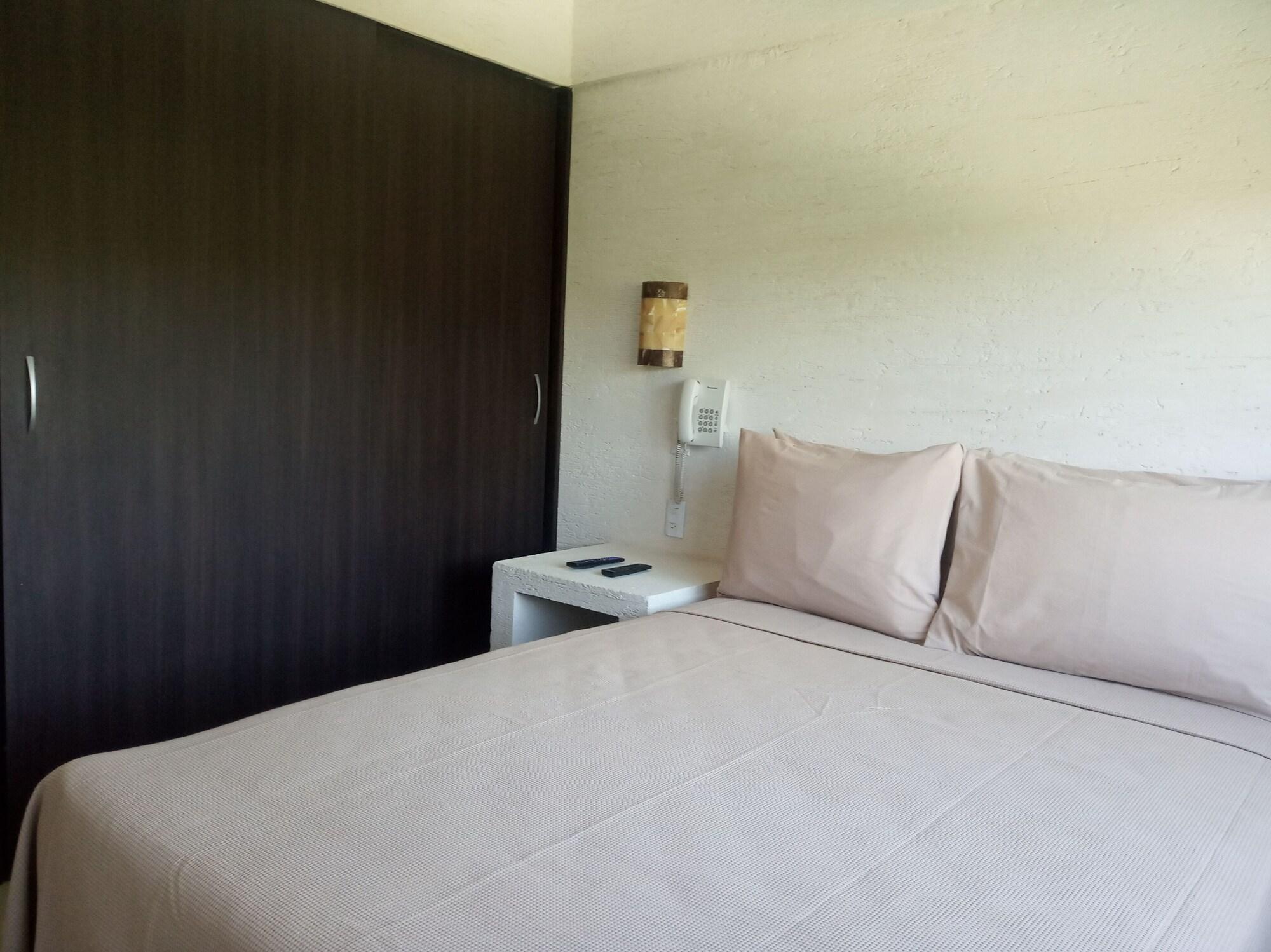 Coral Cuernavaca & Hotel 4*
