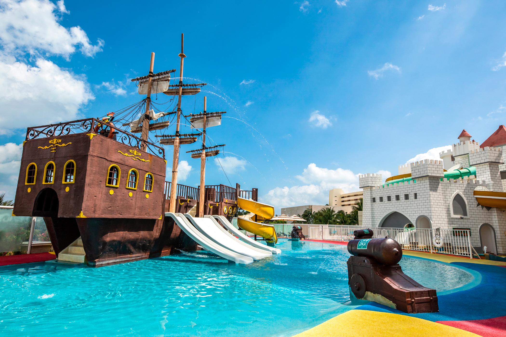 Wyndham Alltra 4* Cancun