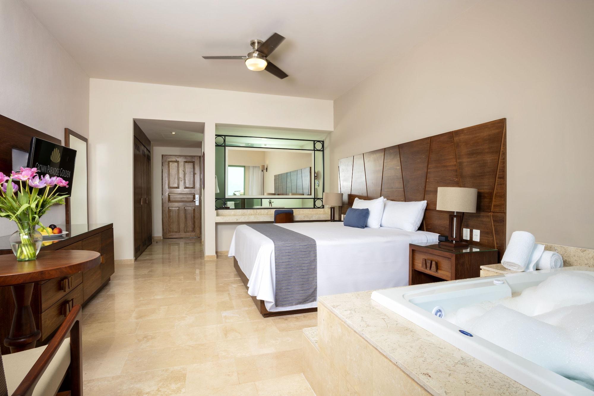 Crown Paradise Golden - Adults Only 5* Puerto Vallarta