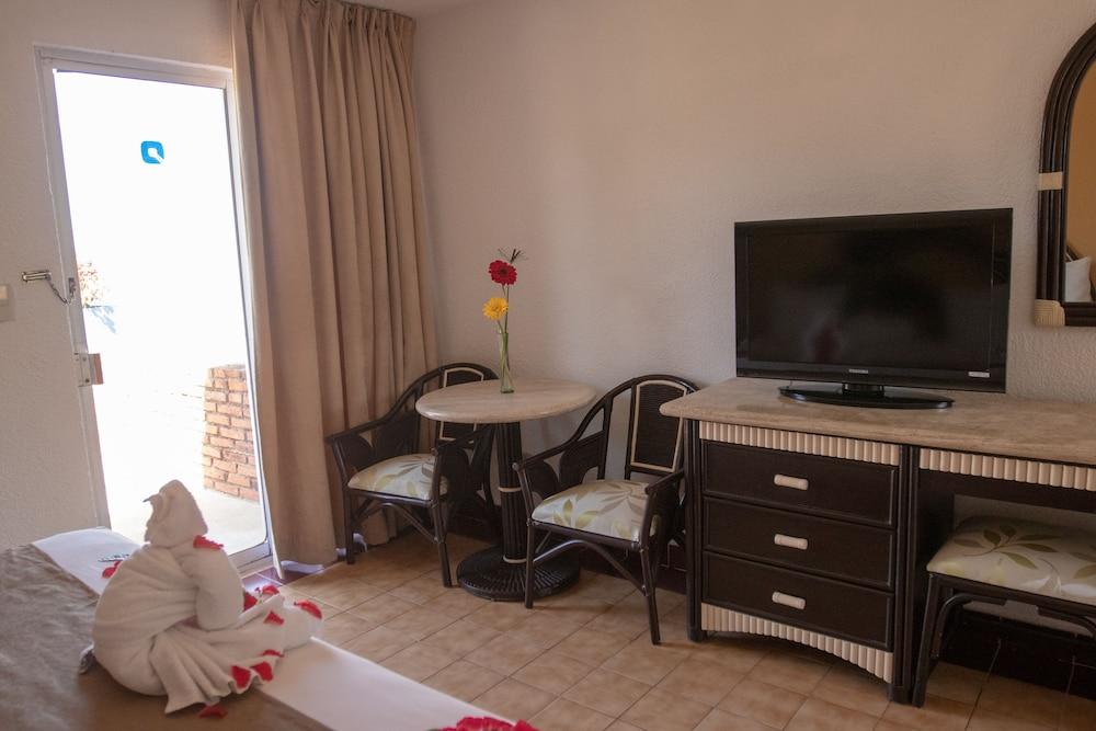 Qualton Club Ixtapa Resort
