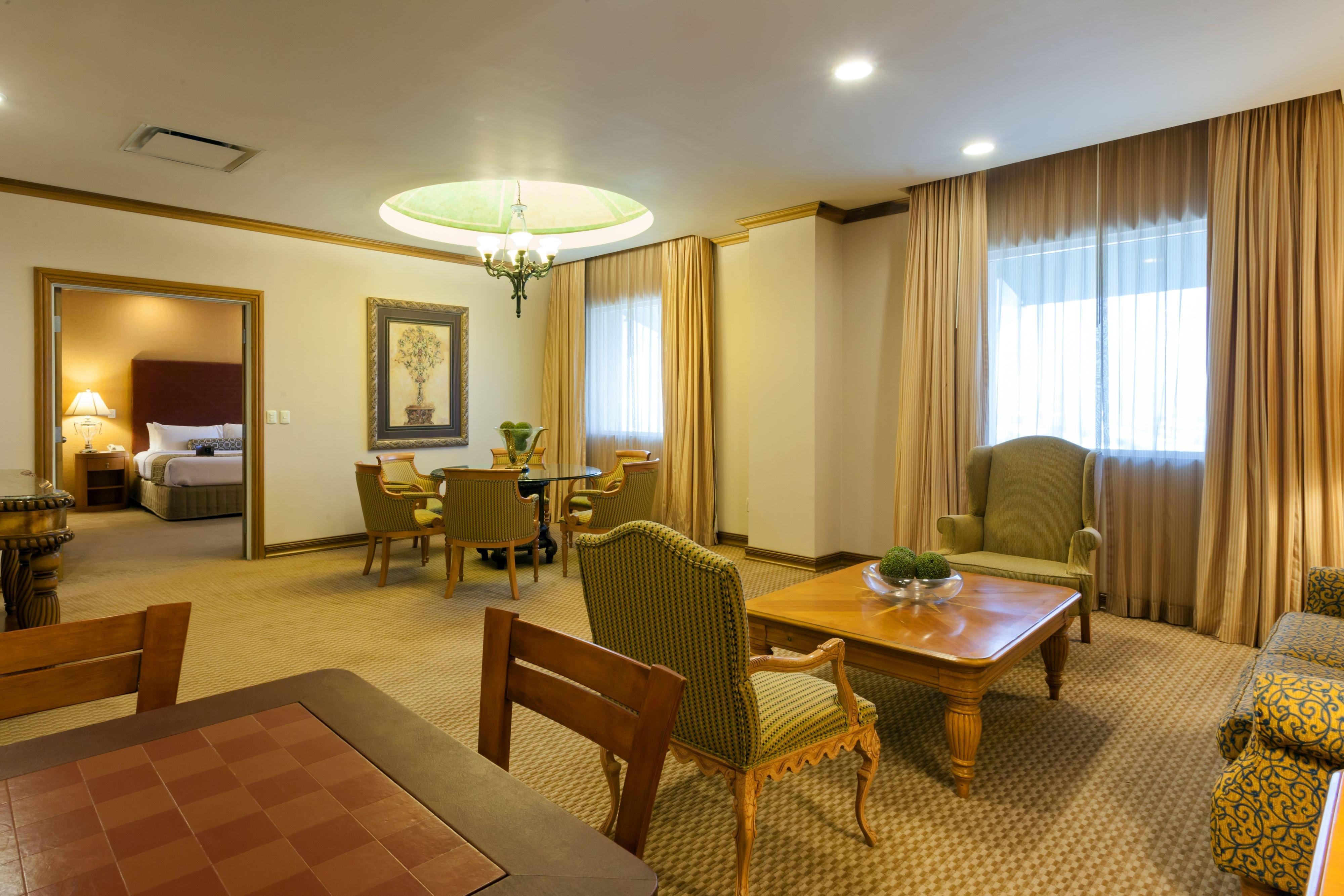 Crowne Plaza By Ihg Hotel 4*