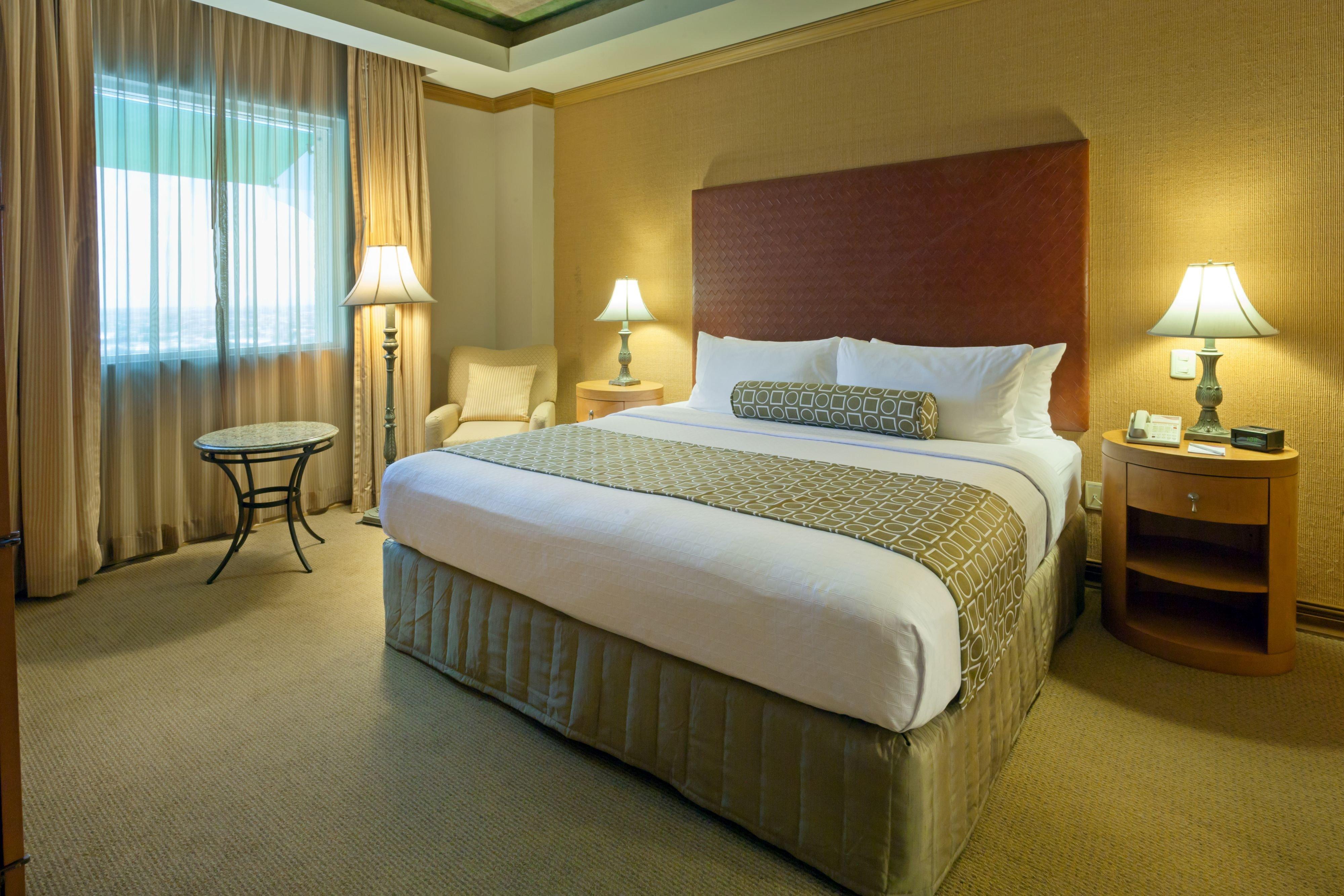 Crowne Plaza By Ihg Hotel 4*
