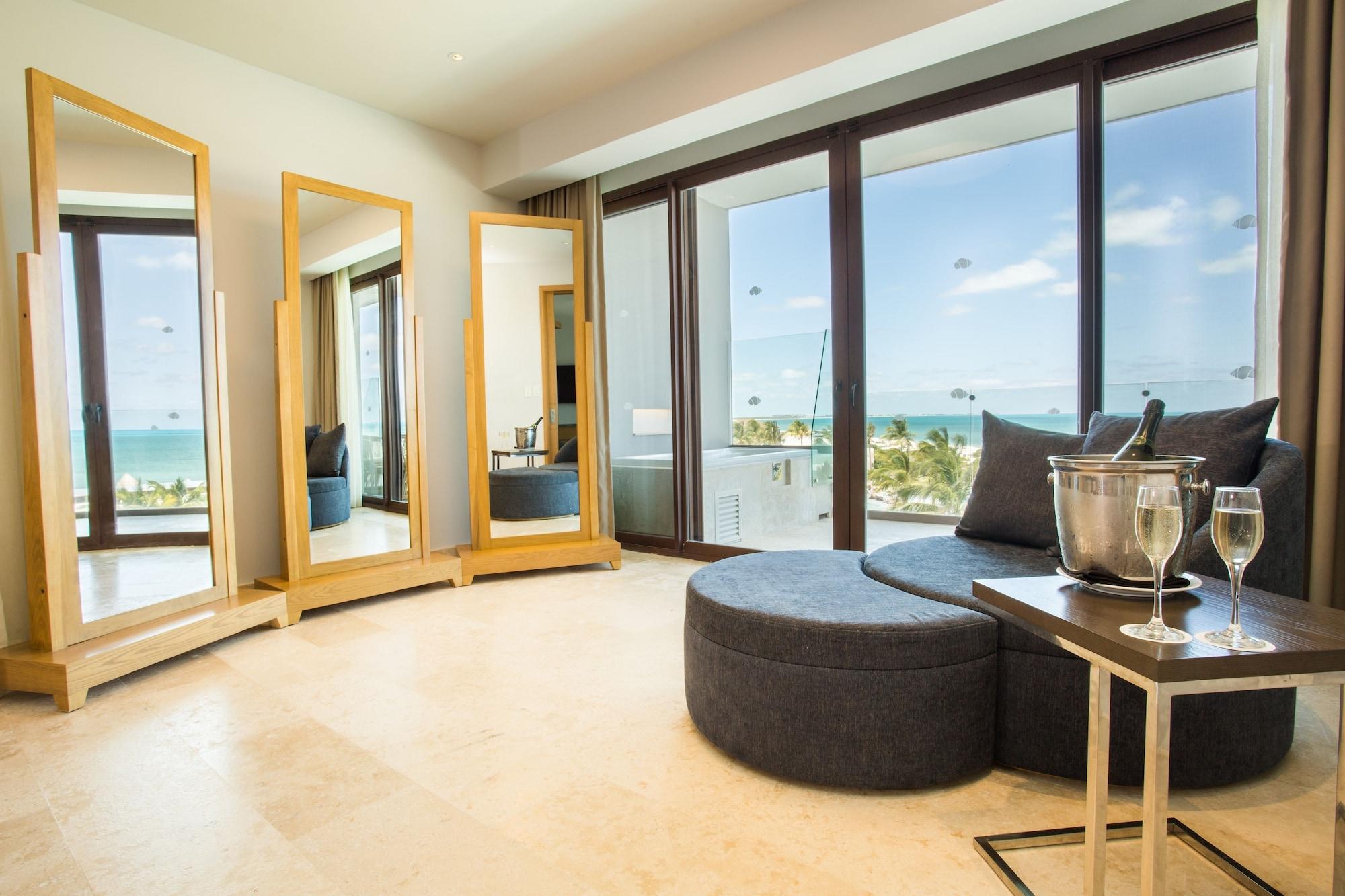 Resort Dreams Playa Mujeres Golf & Spa Resort 5*