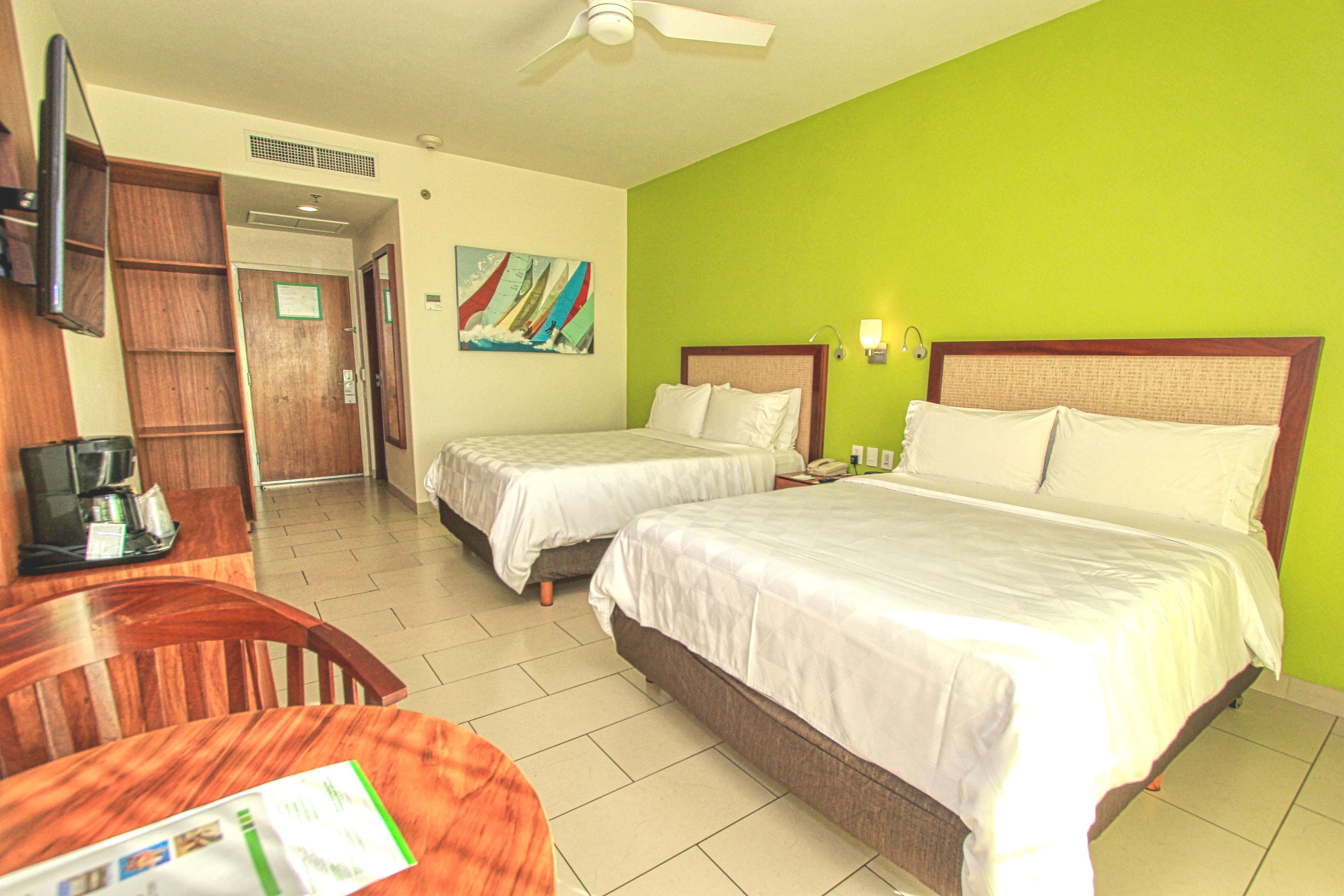 Resort Huatulco By Ihg 4*
