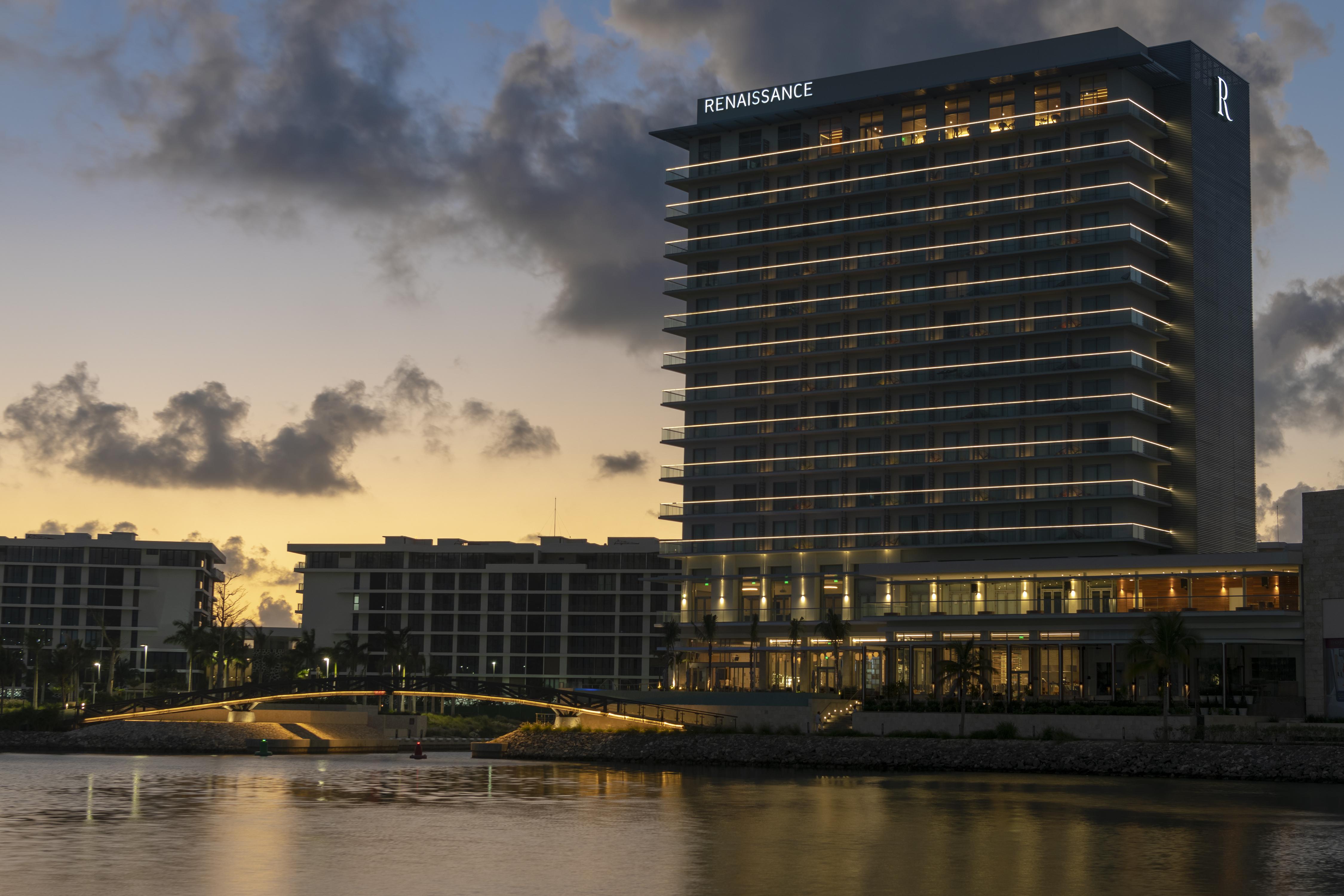 Renaissance & Marina Hotel Cancun