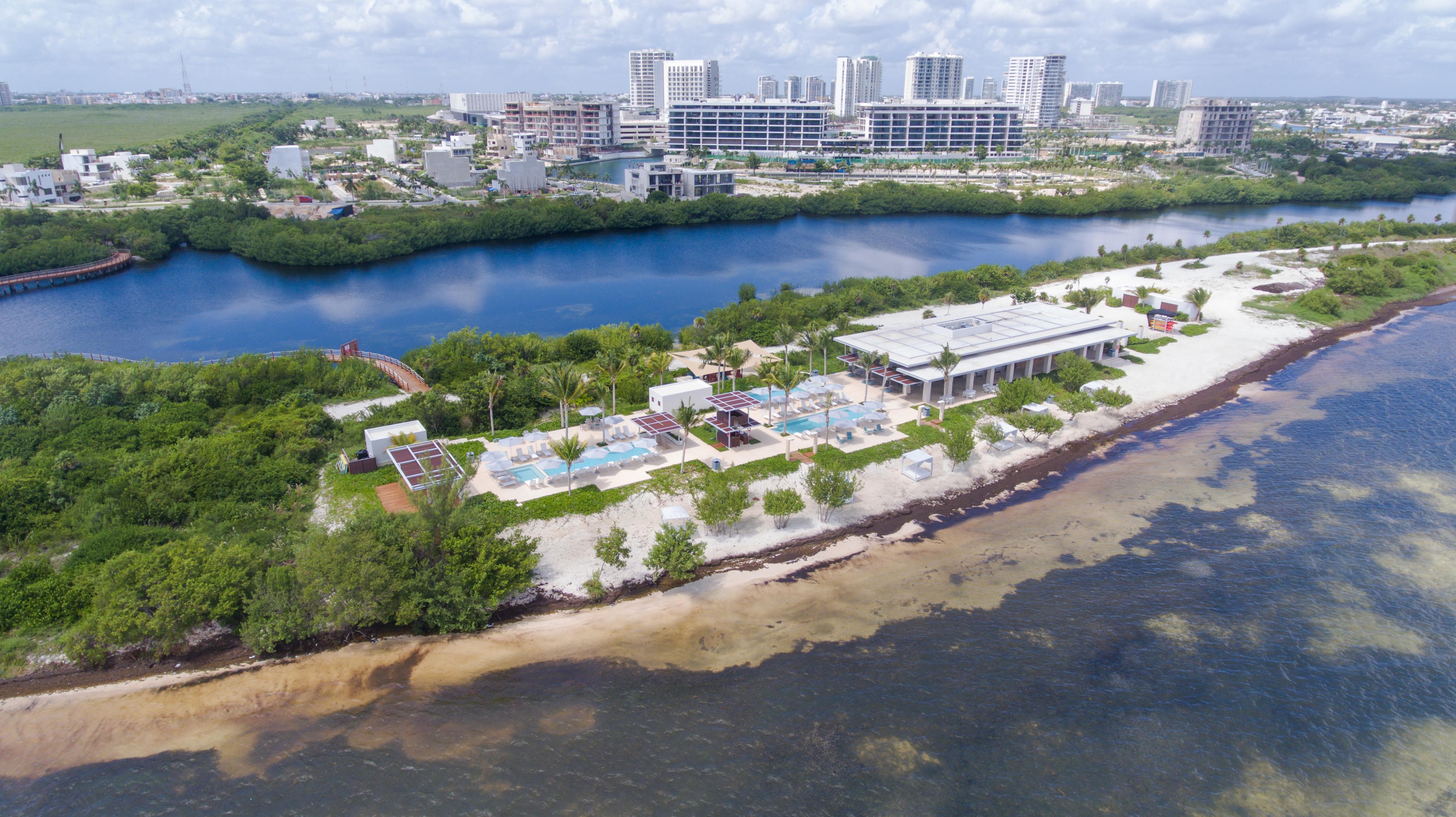 Renaissance & Marina Hotel Cancun