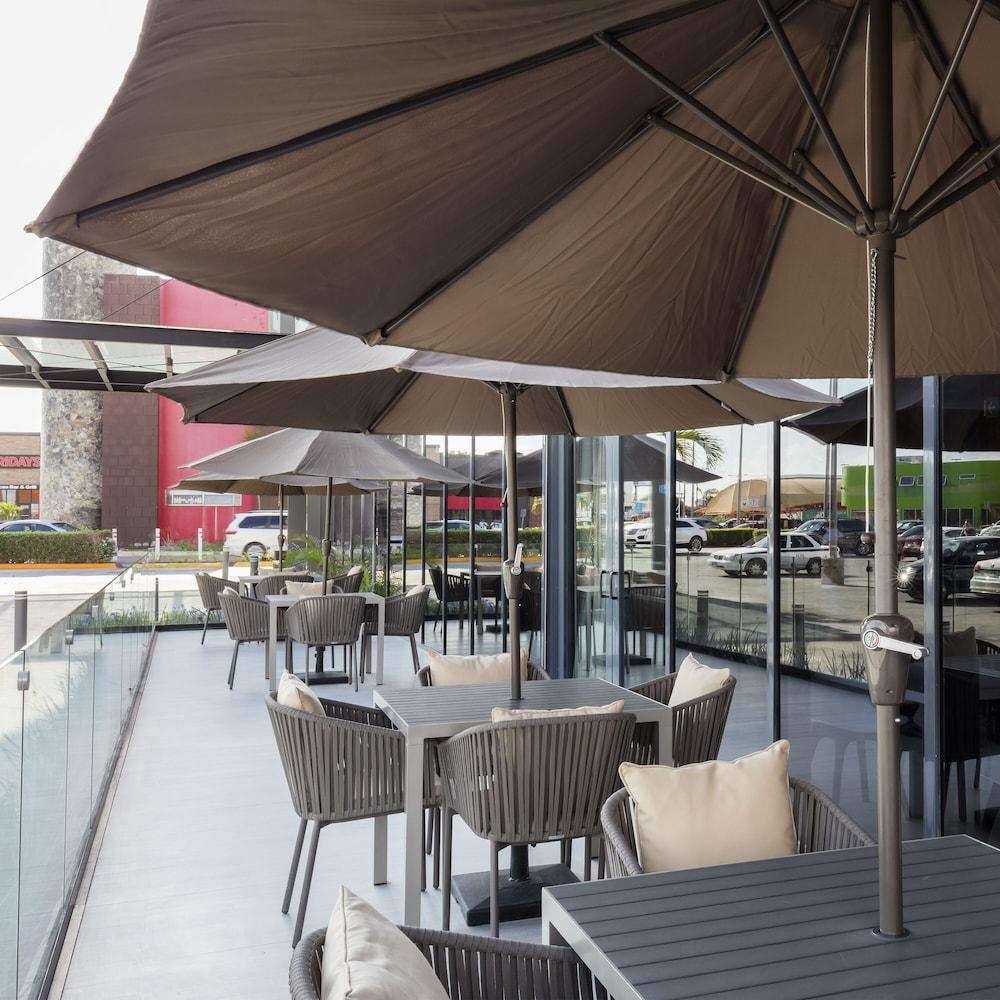 Hampton By Hilton Cumbres Cancun