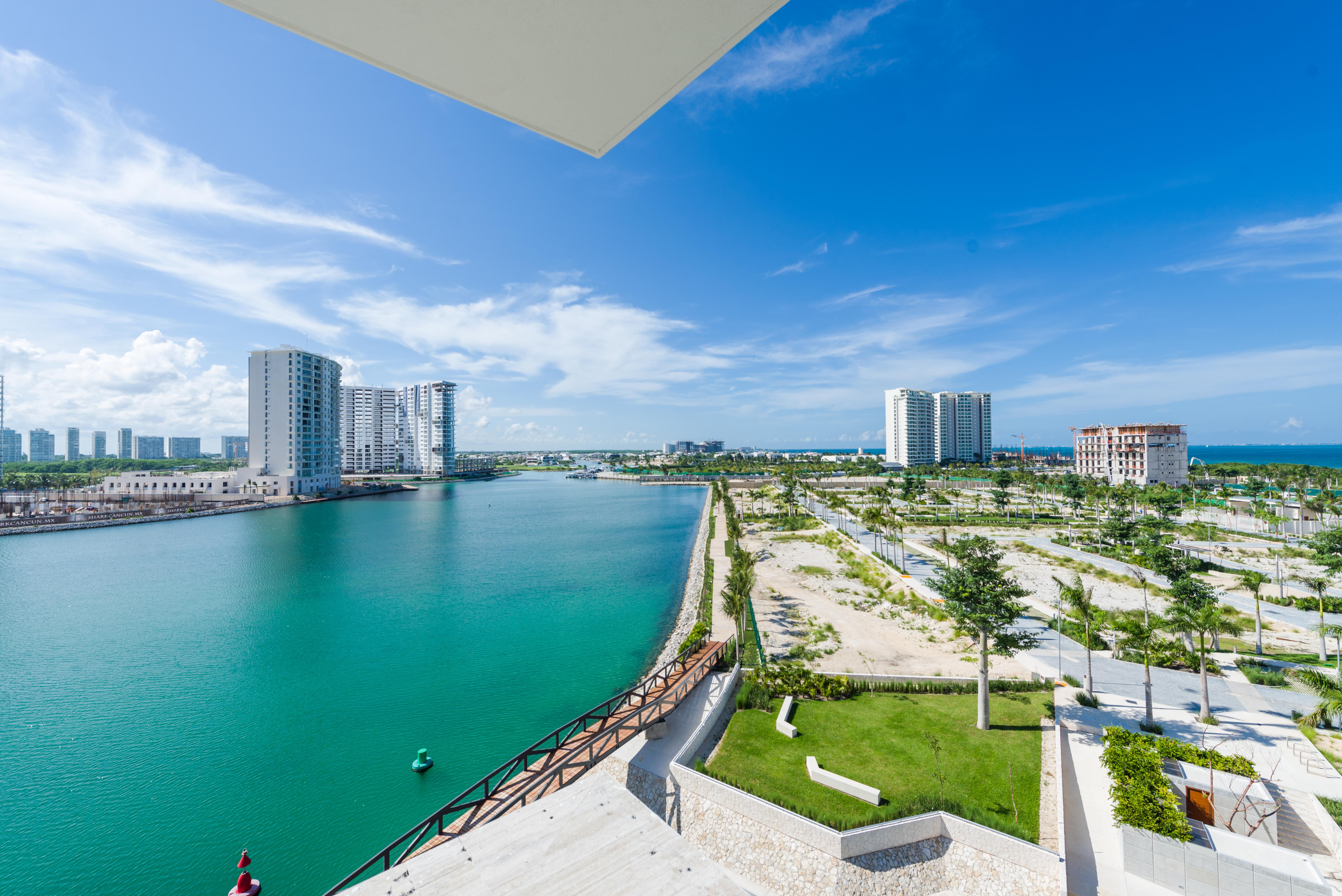 Renaissance & Marina Cancun