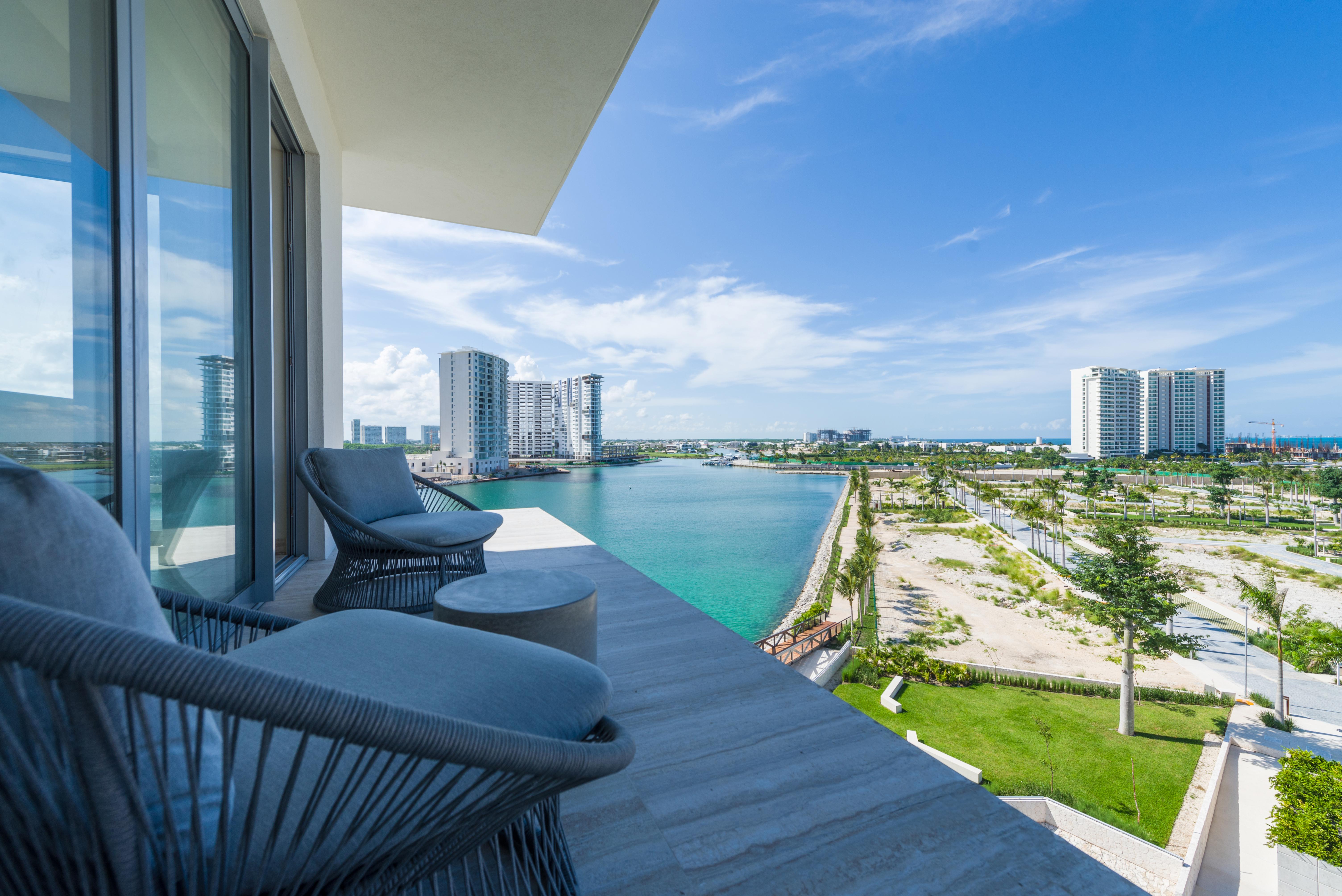 Renaissance & Marina Hotel Cancun