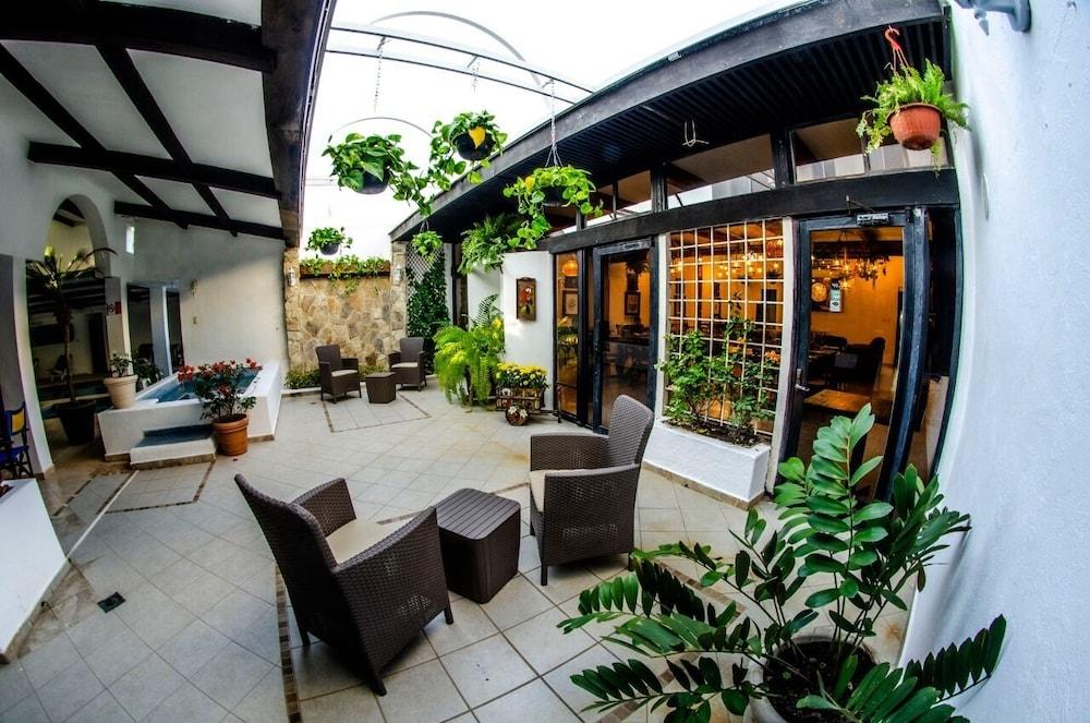 Lorencillo Miramar Hotel