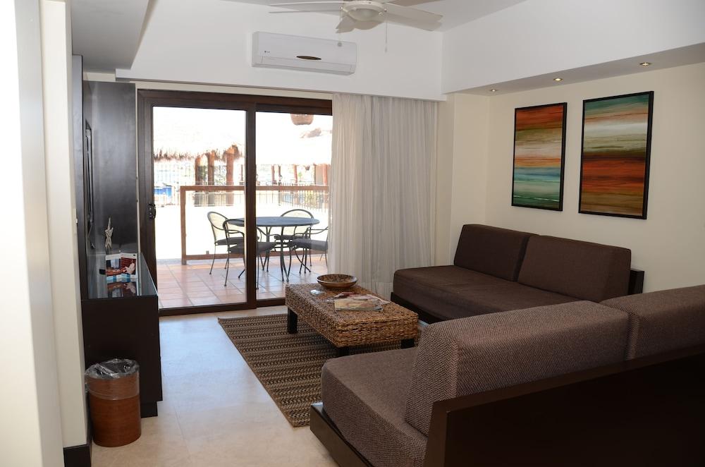 Hotel Marinaterra &