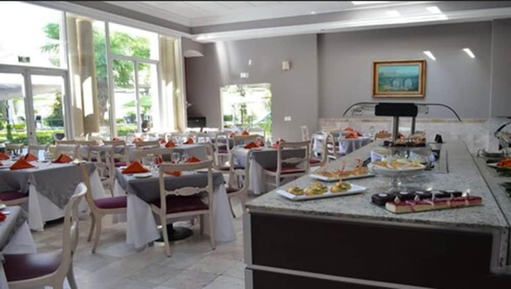 Plaza Camelinas 4* Queretaro