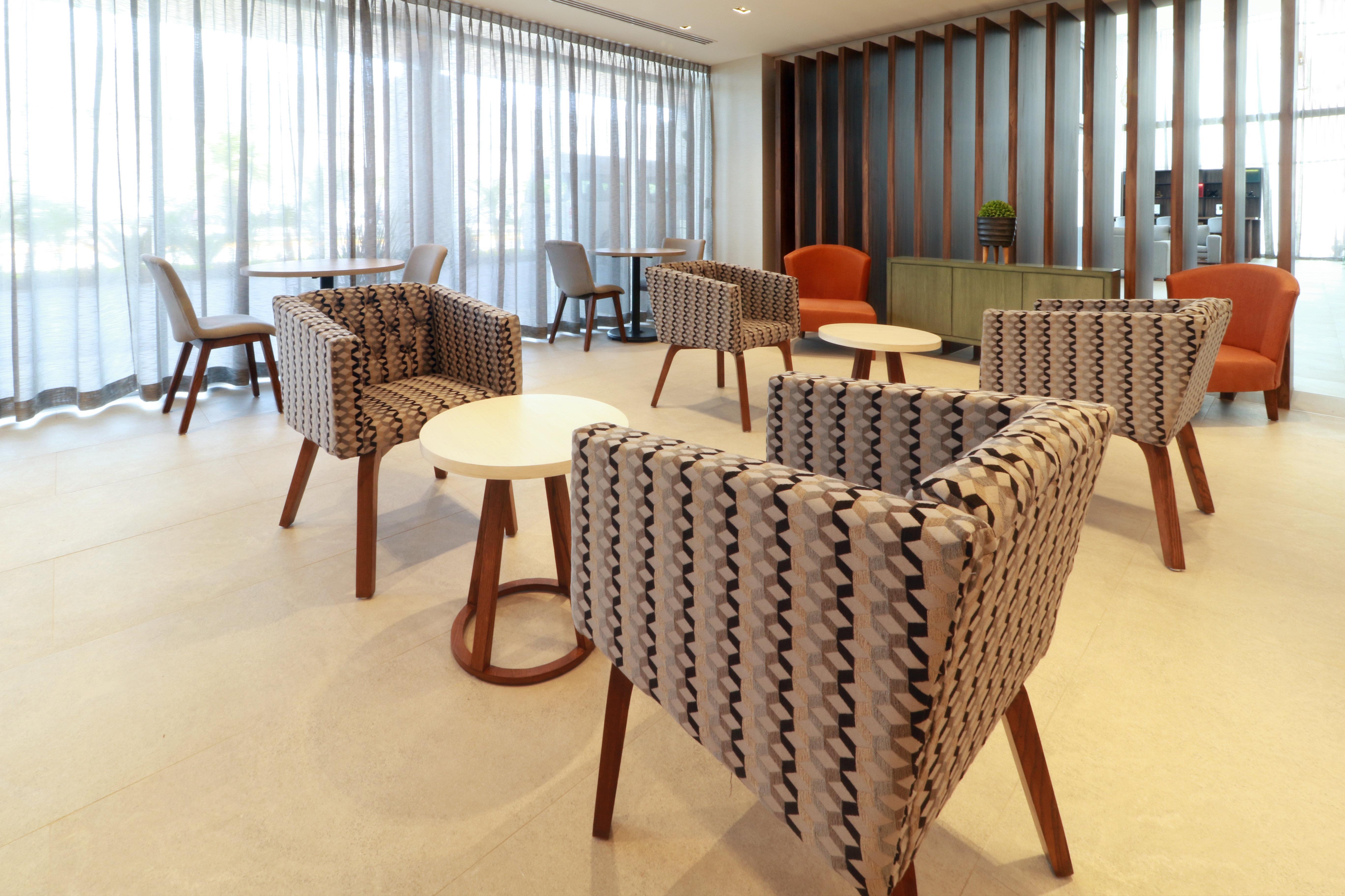 & - Monterrey Zona Airport By Ihg 5*
