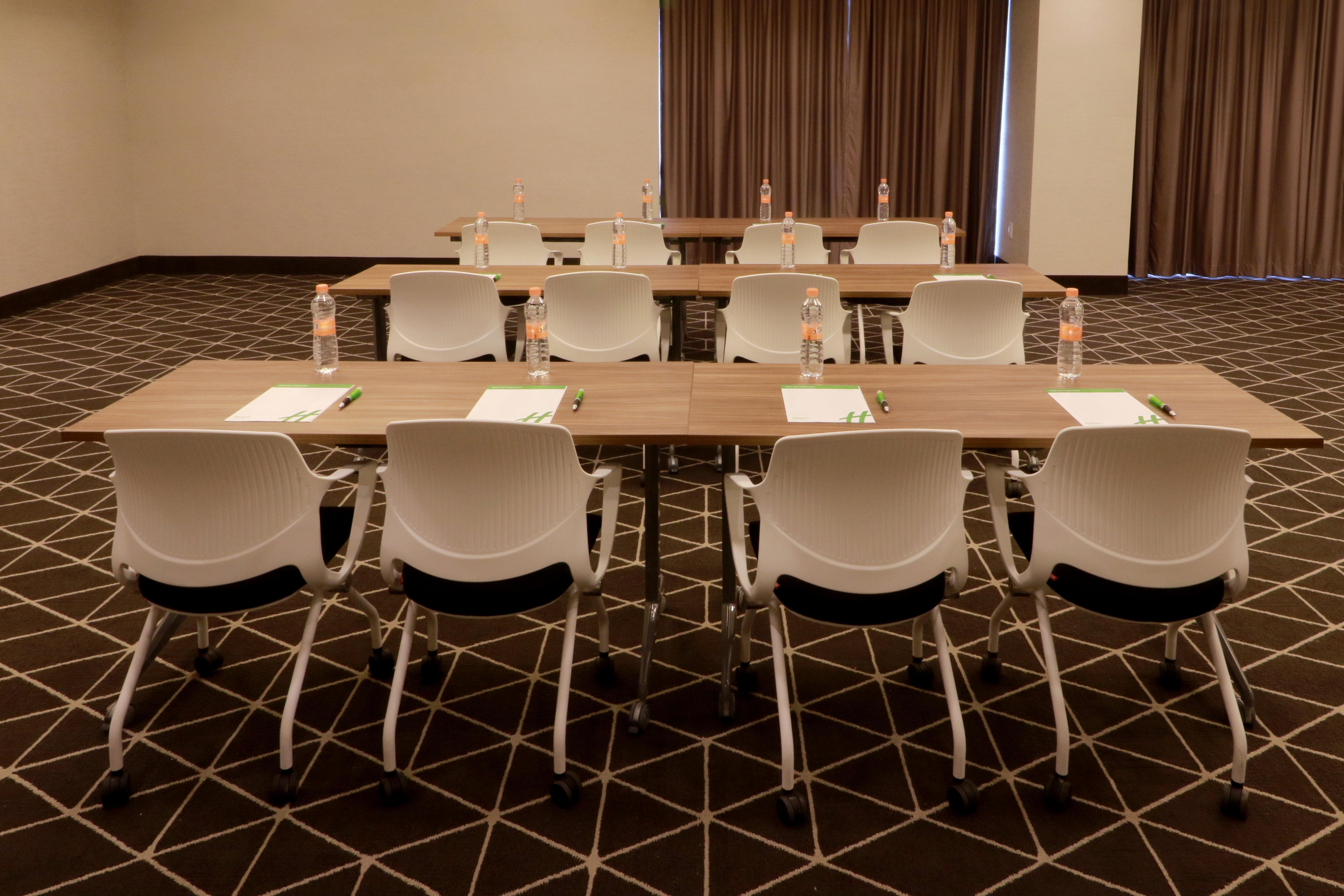 & - Monterrey Zona Airport By Ihg Hotel 5*