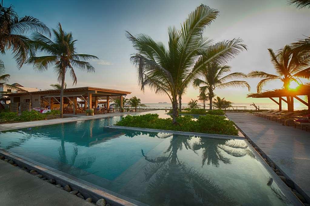 Marea Beachfront Hotel