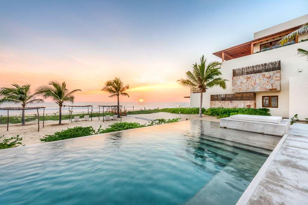 Marea Beachfront Hotel