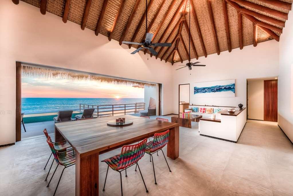 Marea Beachfront 5* Zihuatanejo