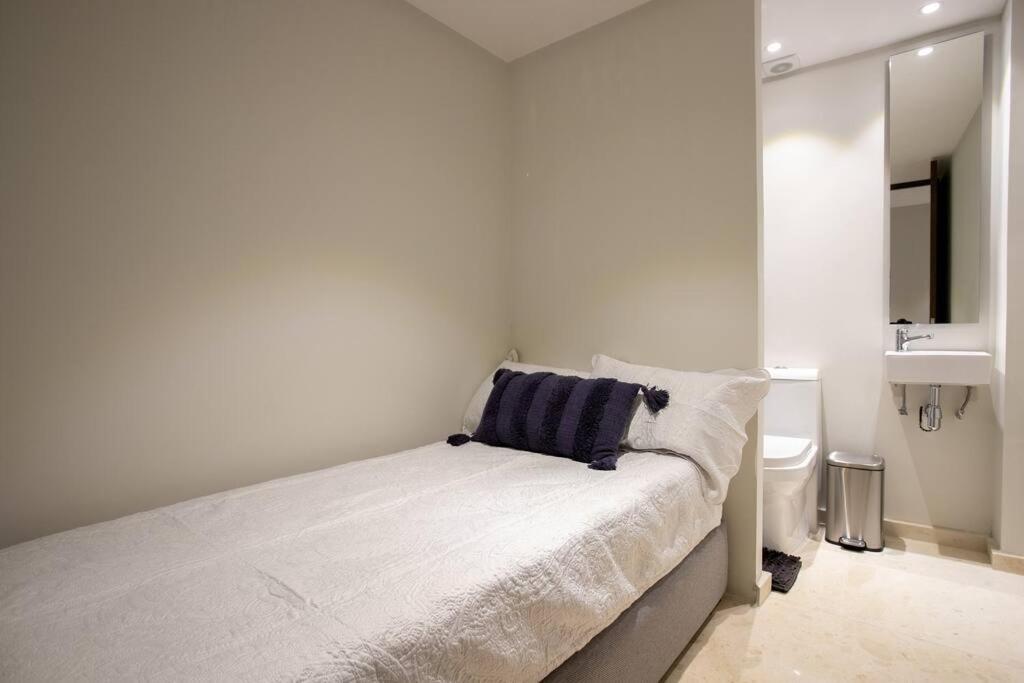 Luxurious Private Getaway Apartment *