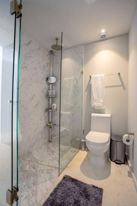 Luxurious Private Getaway Apartment *