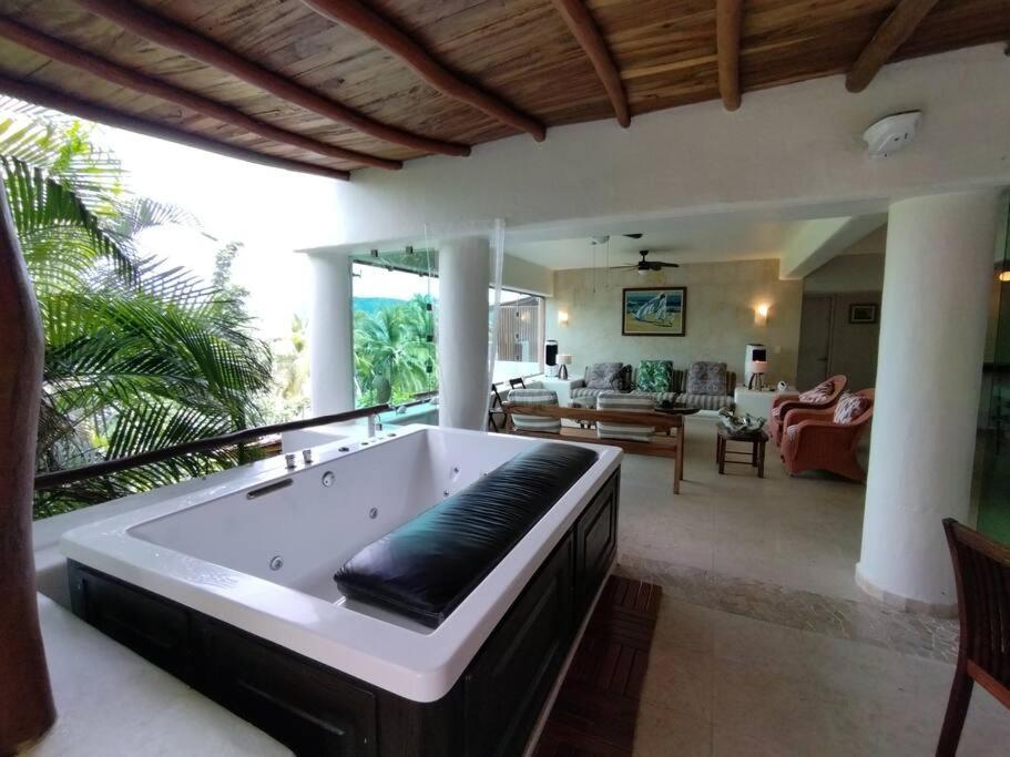 Ixtapa Zihuatanejo Alegria Y Familia *