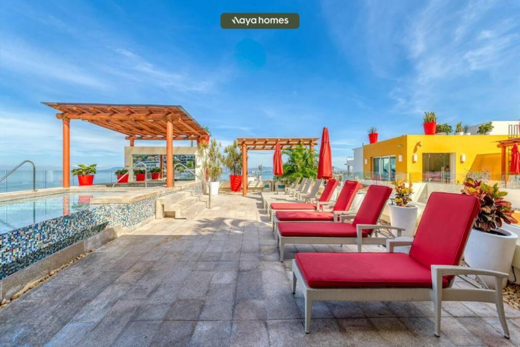 Apartment Chic W/rooftop Pool - Ocean View - King Bed