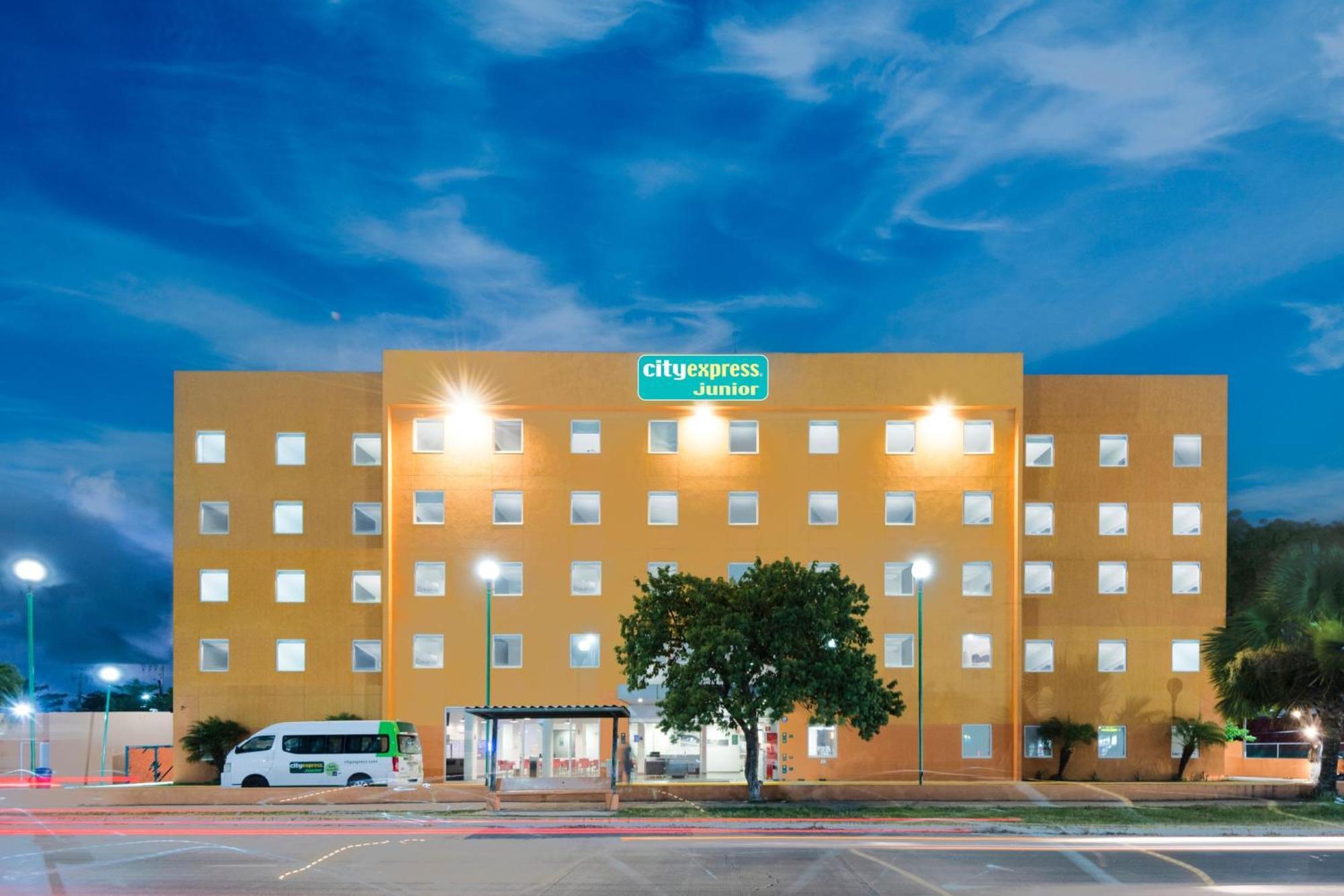 Express Junior By Marriott Aeropuerto Hotel