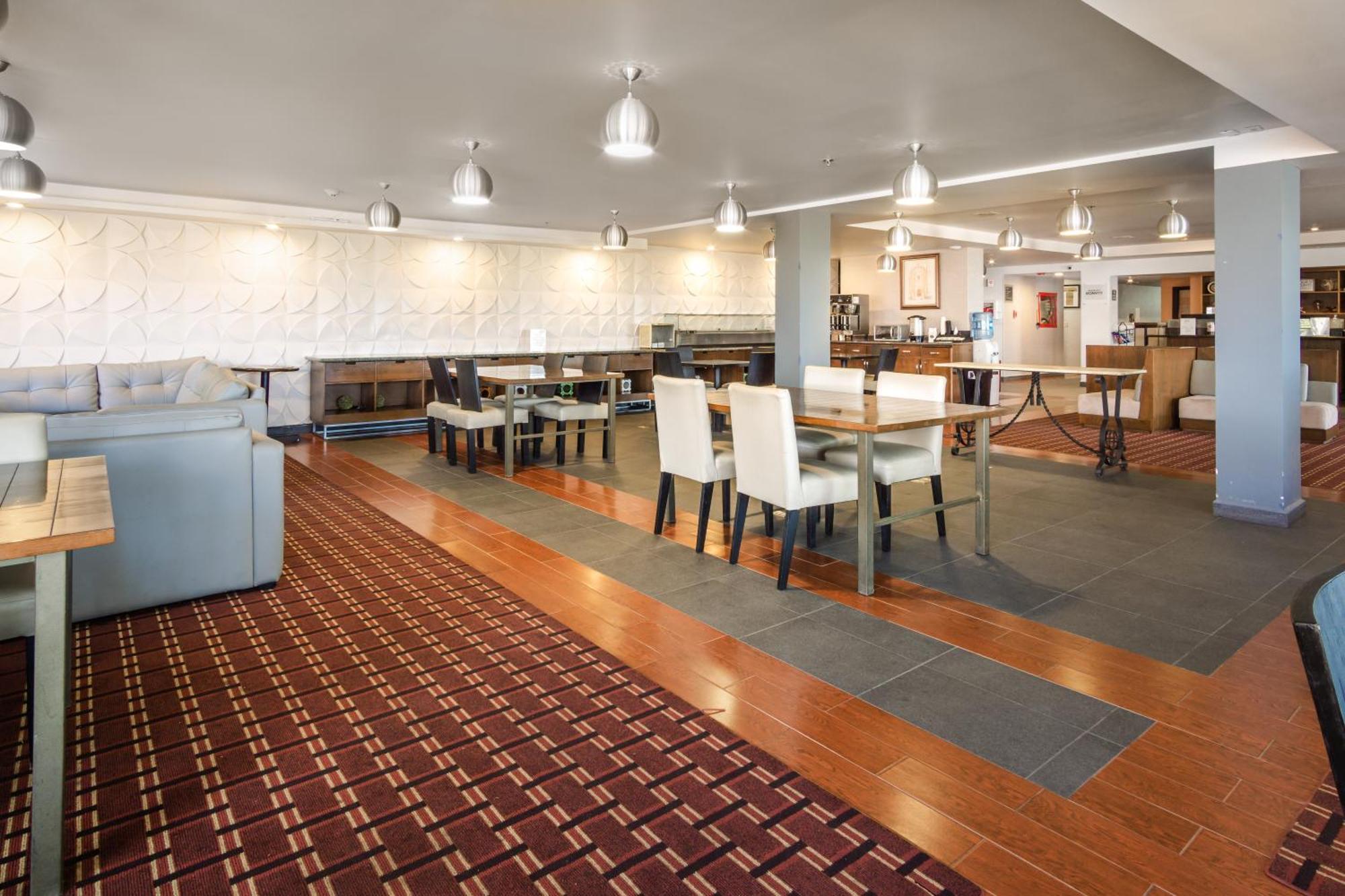 Four Points By Sheraton Hotel 3*