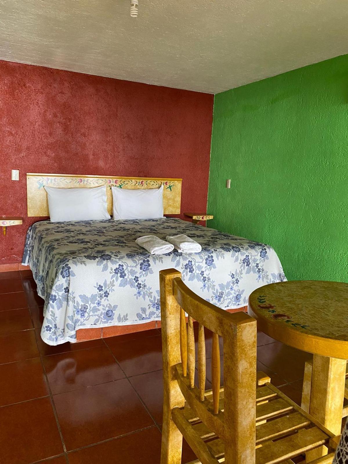 Cabanas Y Habitaciones El Malecon * Zirahuen