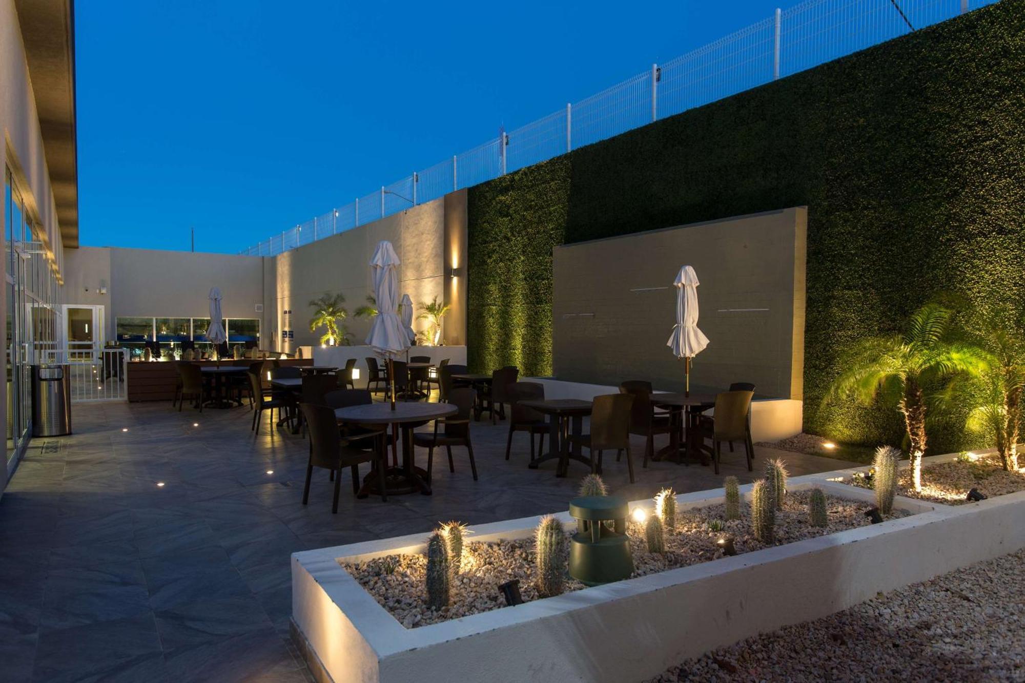 Hampton By Hilton Hotel 3*