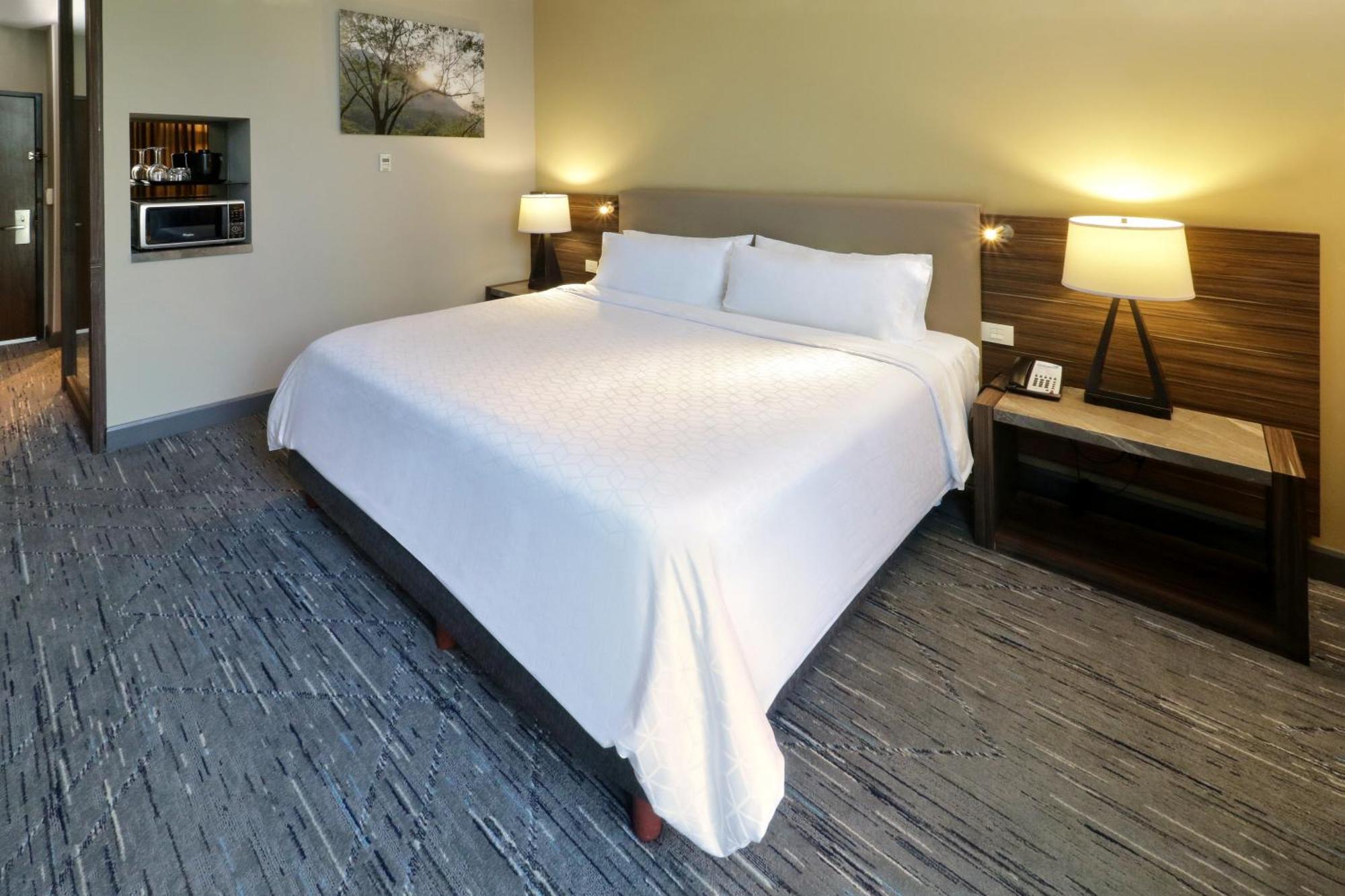 Express & Monterrey Valle By Ihg 3*