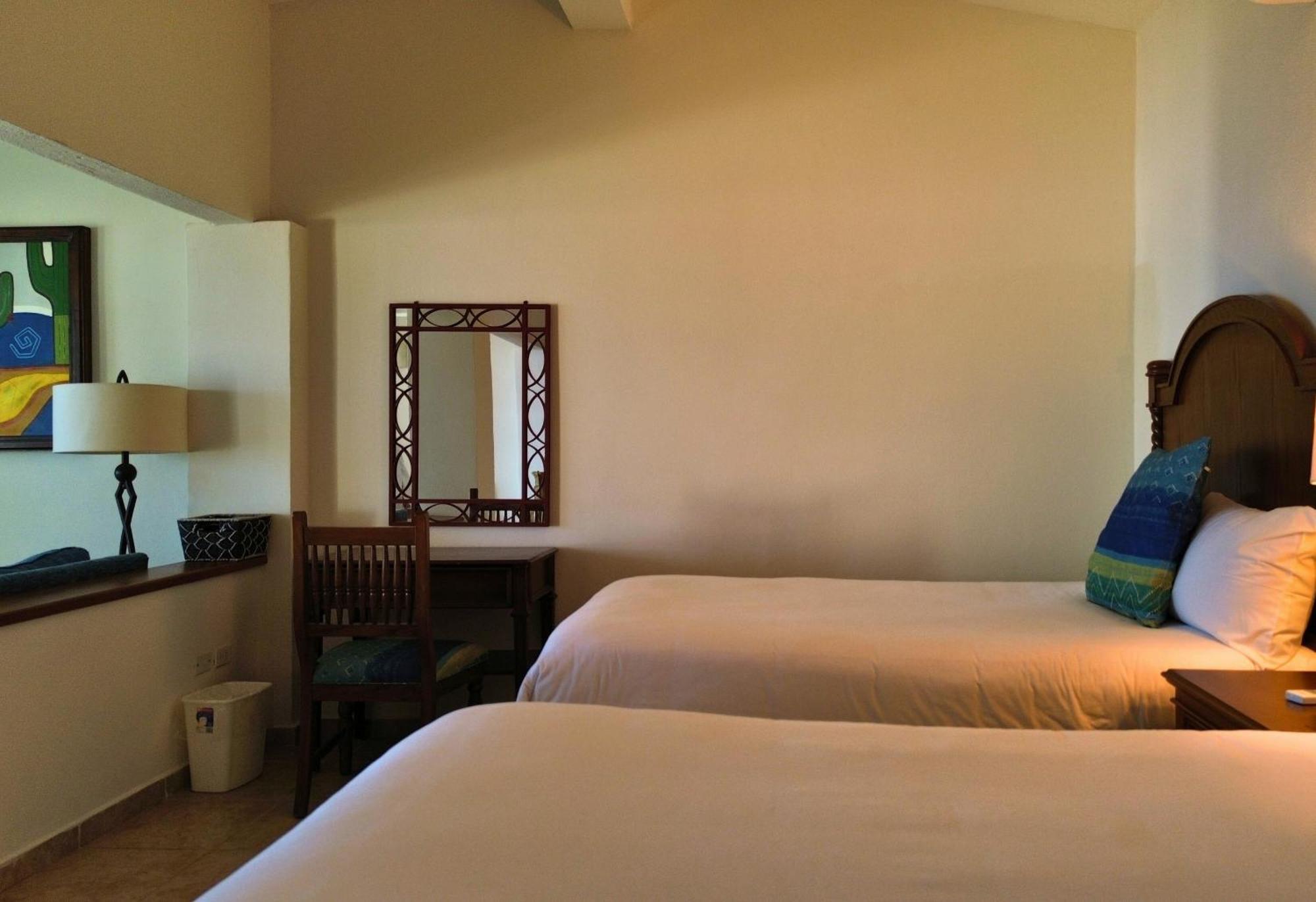 Punta Pescadero Paradise & Resort