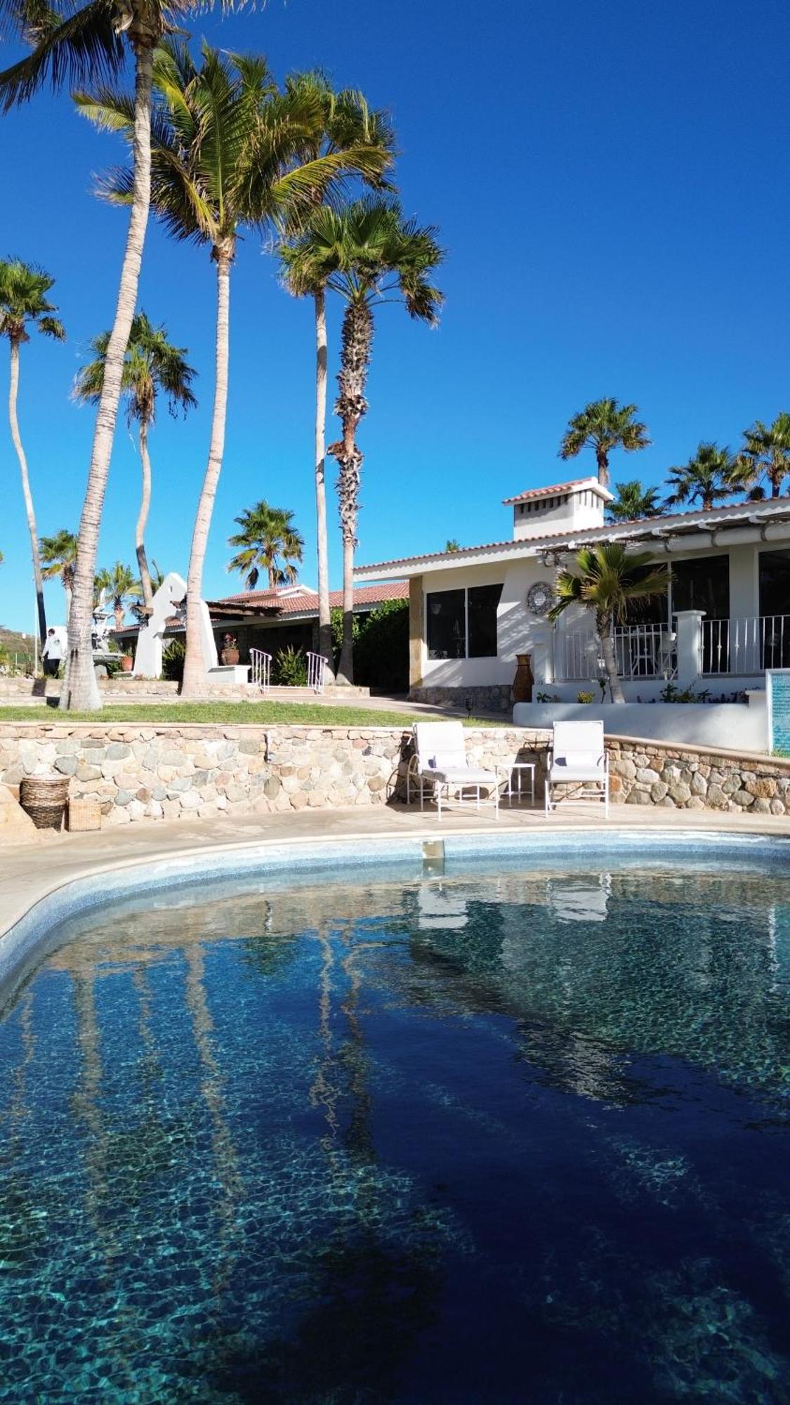 Punta Pescadero Paradise & Resort