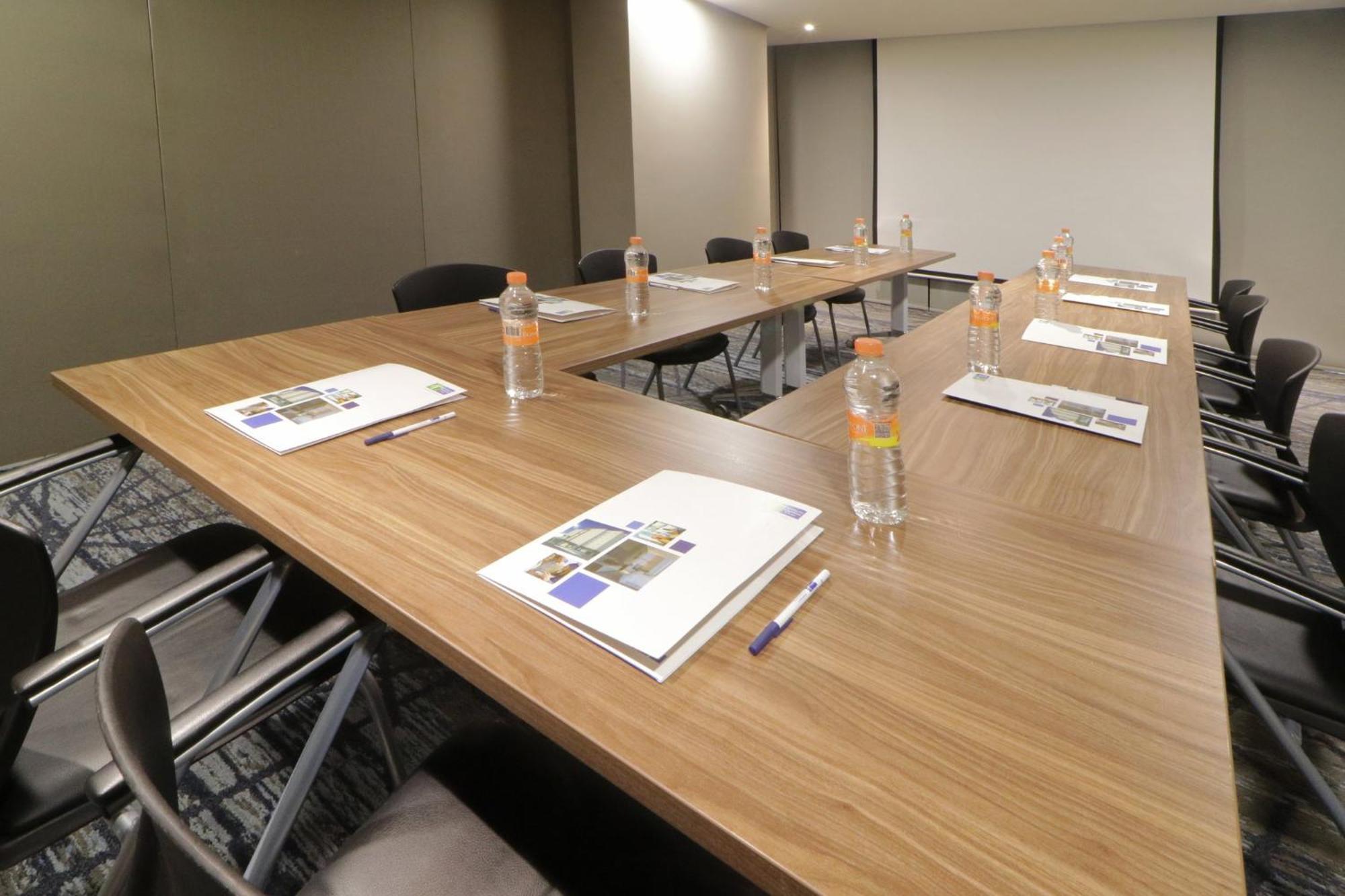 Express & Monterrey Valle By Ihg Hotel