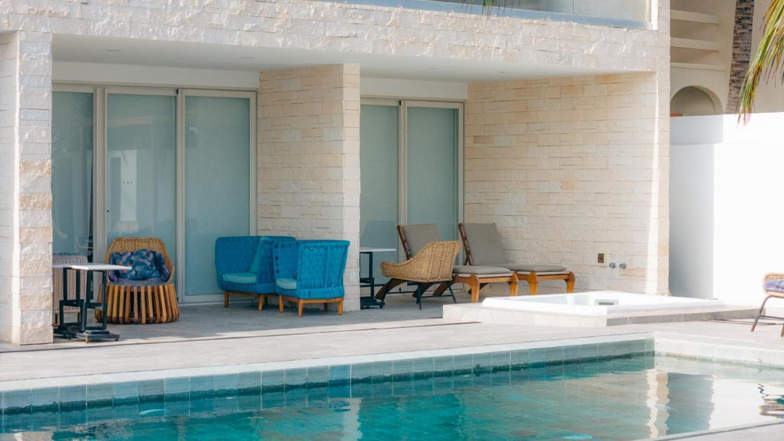 Beachfront Coral Vista Apartment *