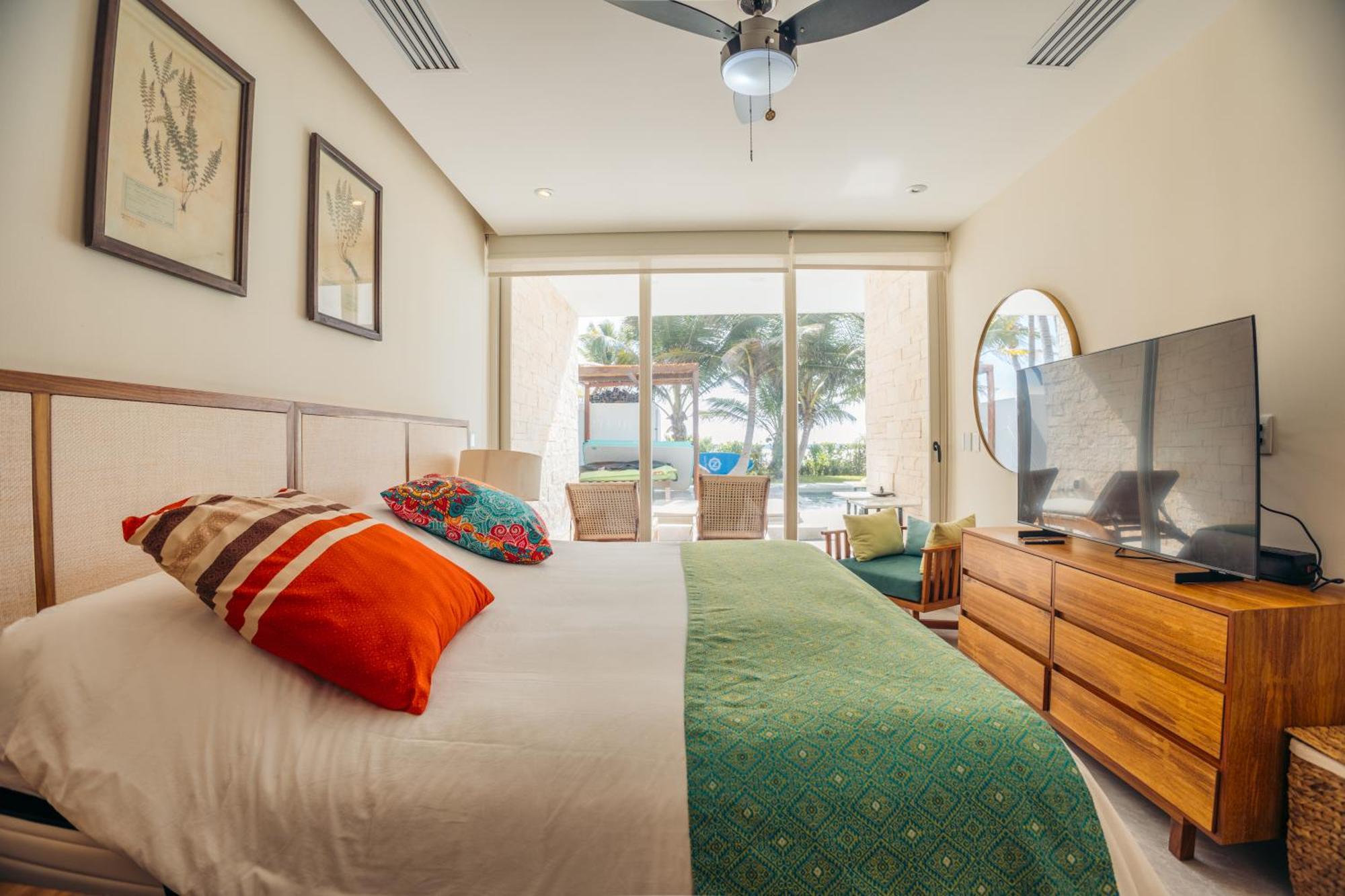 Beachfront Coral Vista Apartment