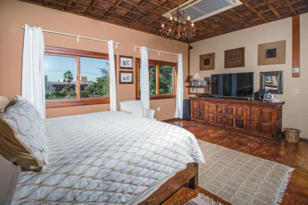 Flores Bed & Breakfast *