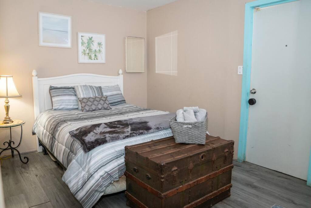 Be Steps Away From The - Downtown * Rosarito