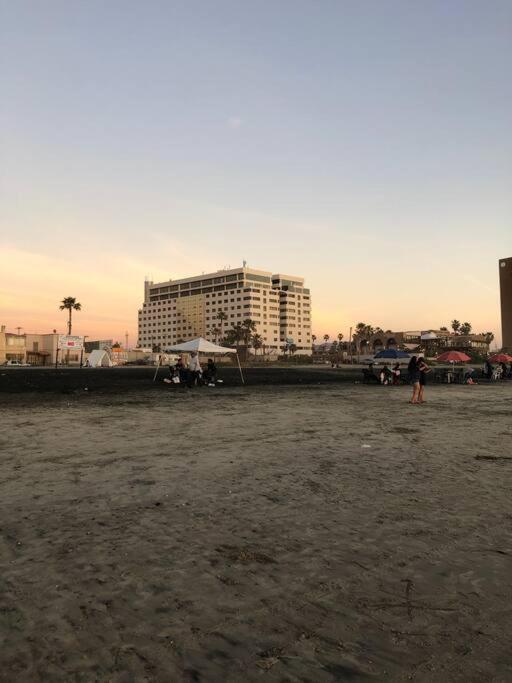 Be Steps Away From The - Downtown Holiday home *