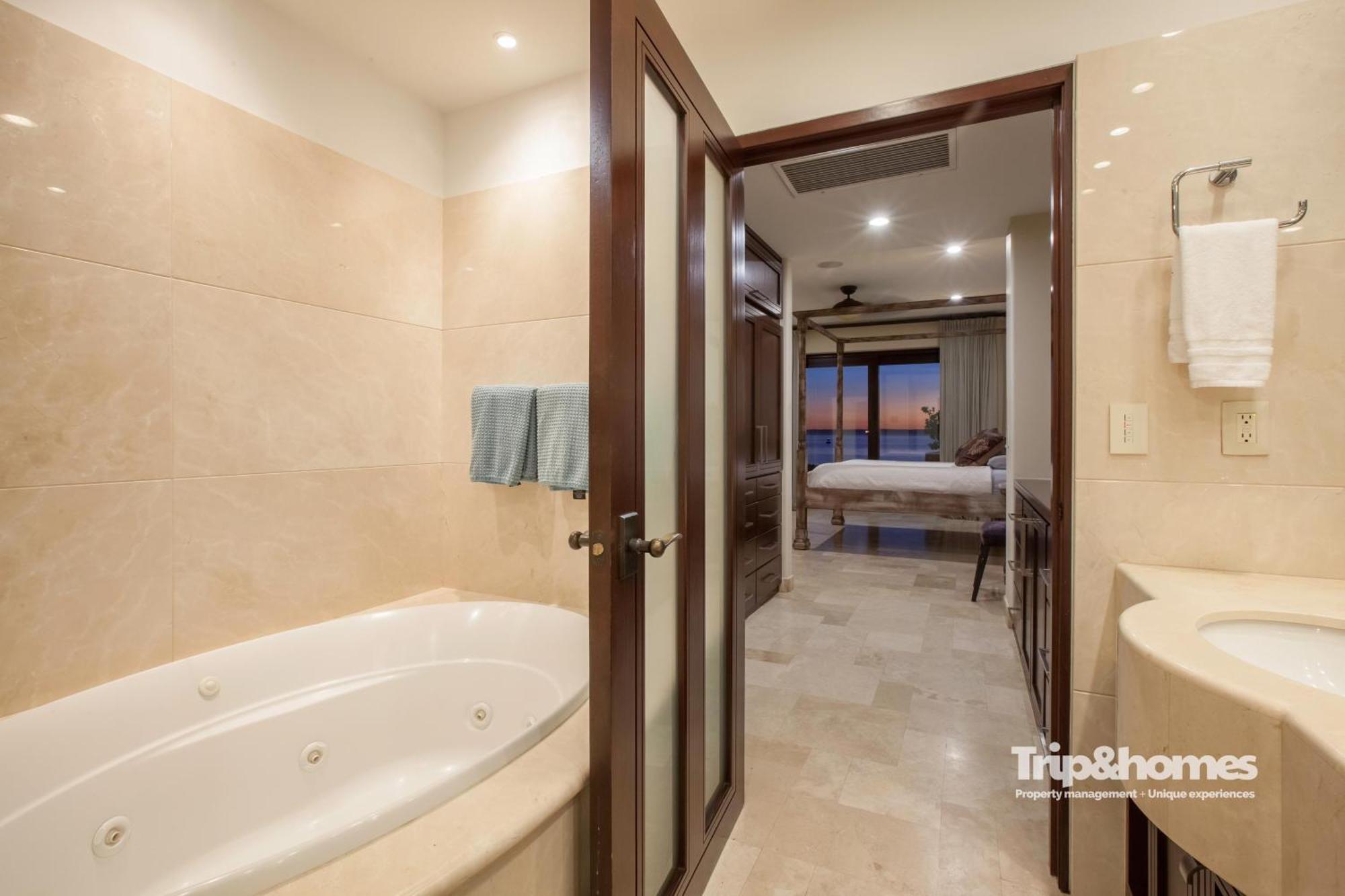 Apartment Playa De 3 Bedroom Access To Club La Paz