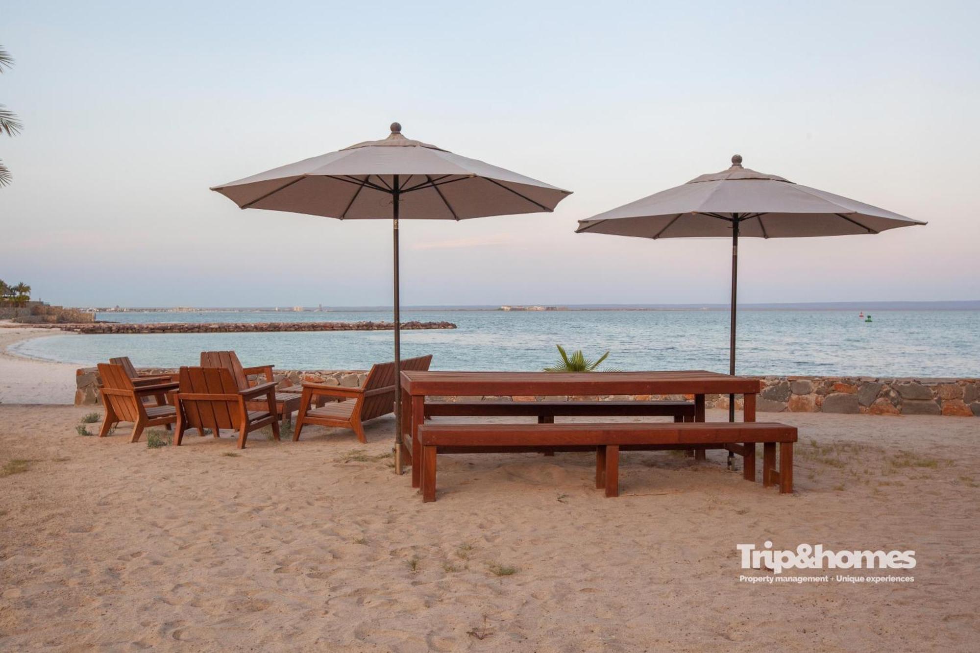 Playa De 3 Bedroom Access To Club La Paz