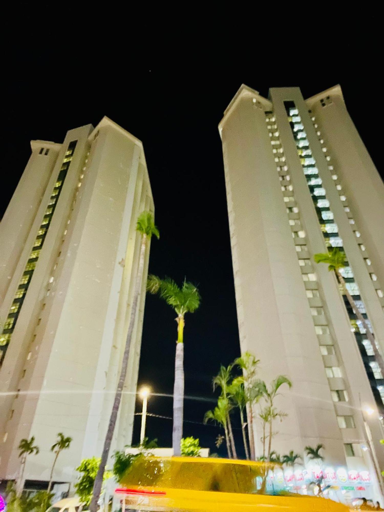 Torres Gemelas 2011 N * Acapulco