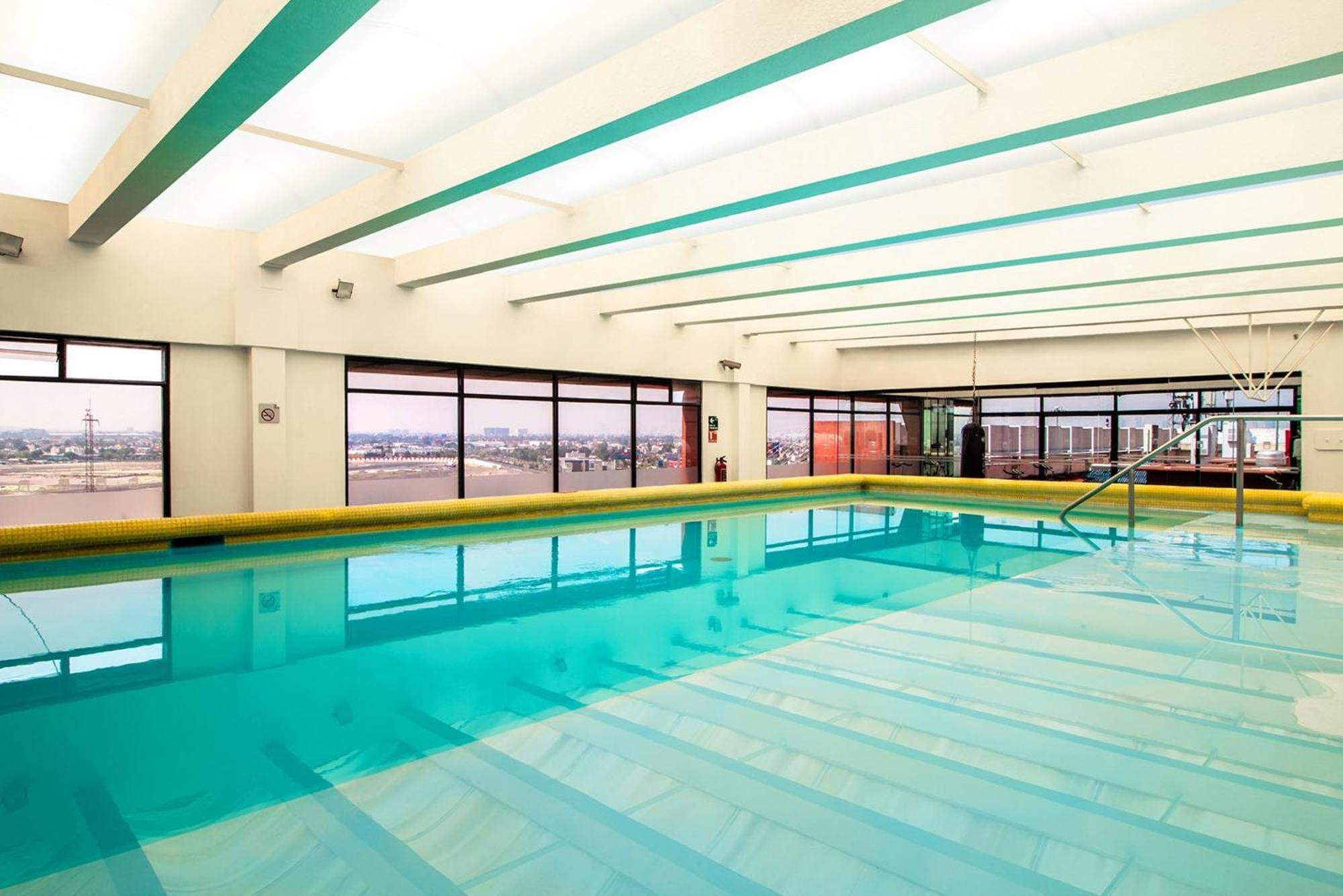Hotel Camino Real Aeropuerto 5*