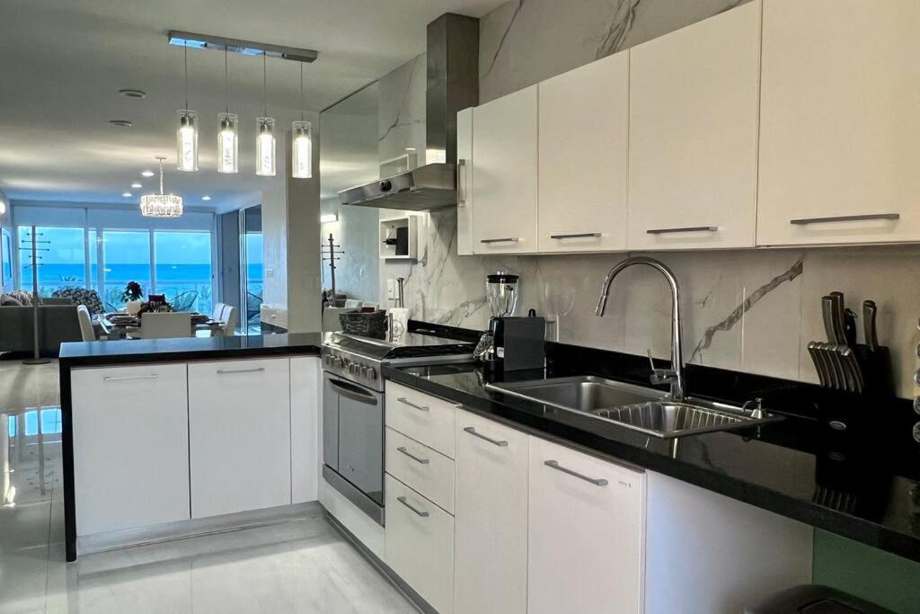 Luxury Beachfront Amara Apartment *