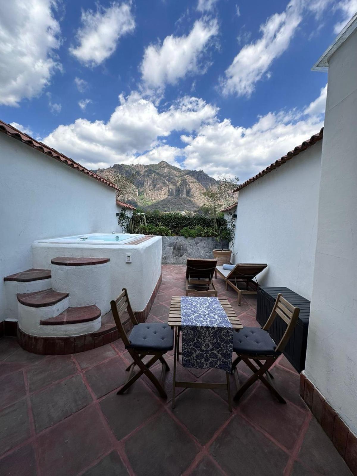 El Ciruelo, Hotel