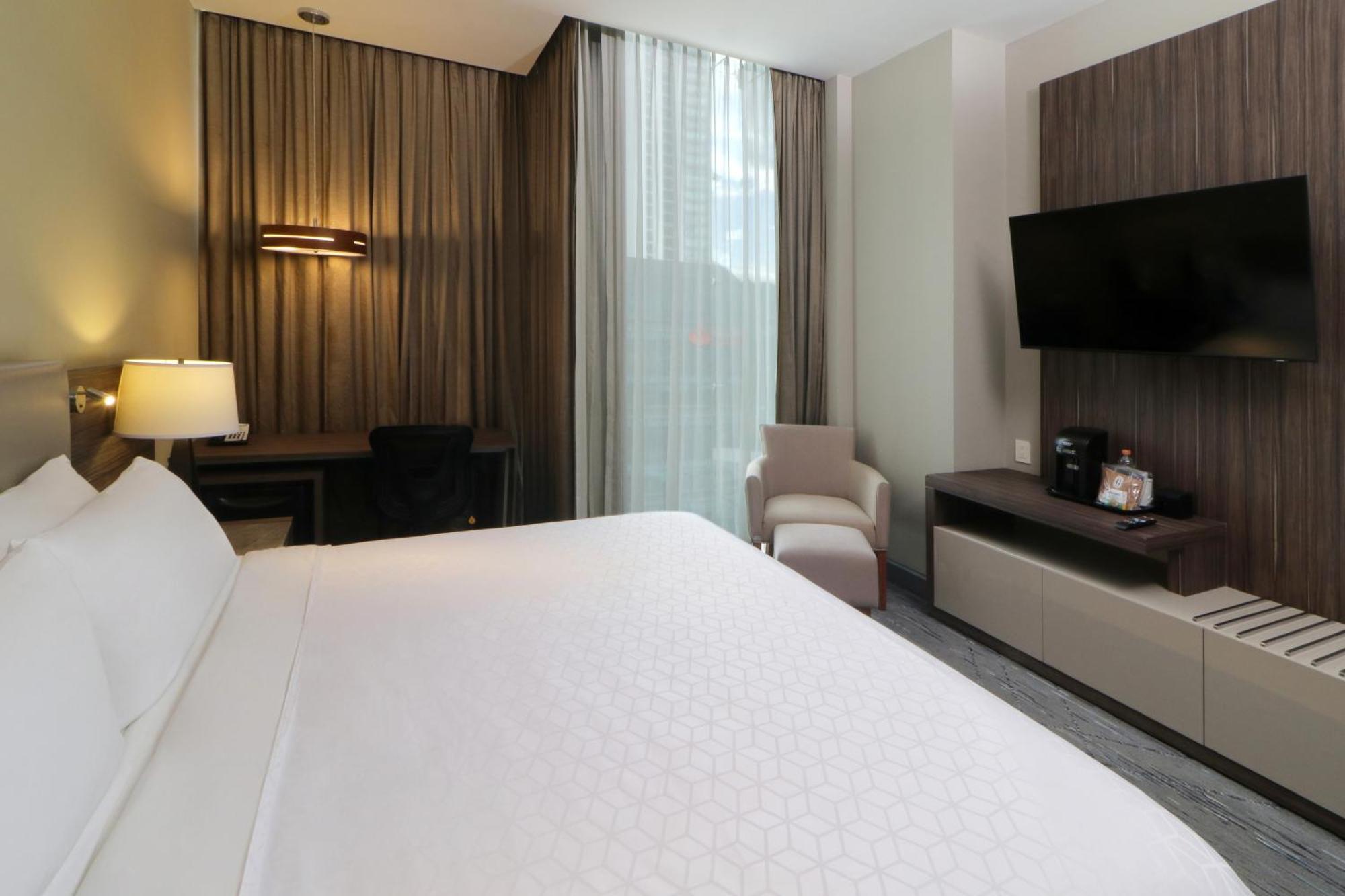 Express & Monterrey Valle By Ihg 3*