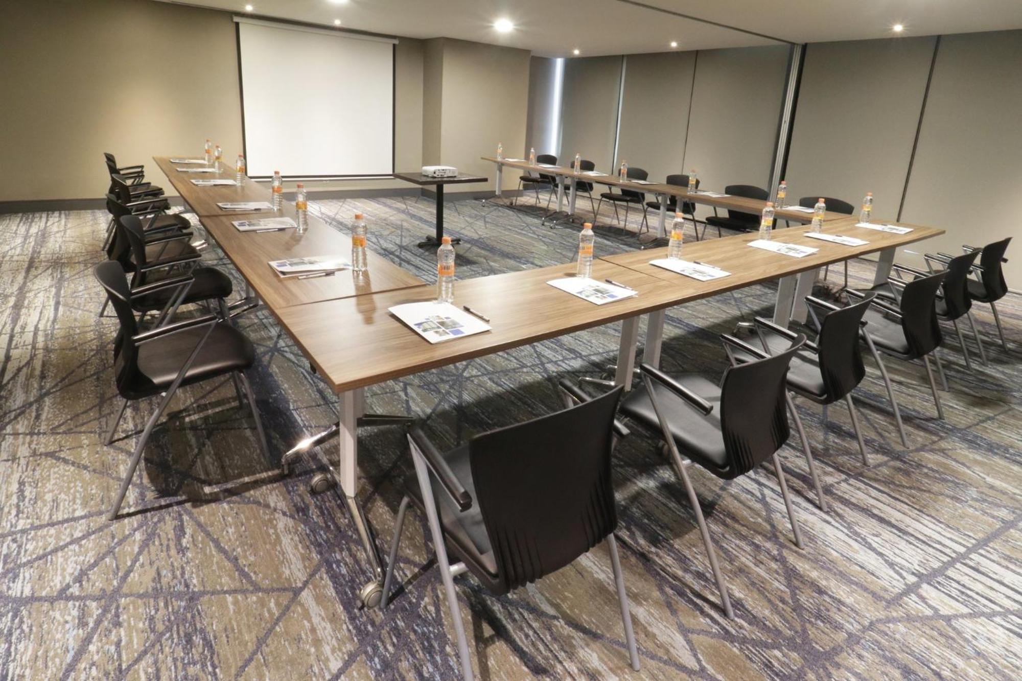 Express & Monterrey Valle By Ihg Hotel
