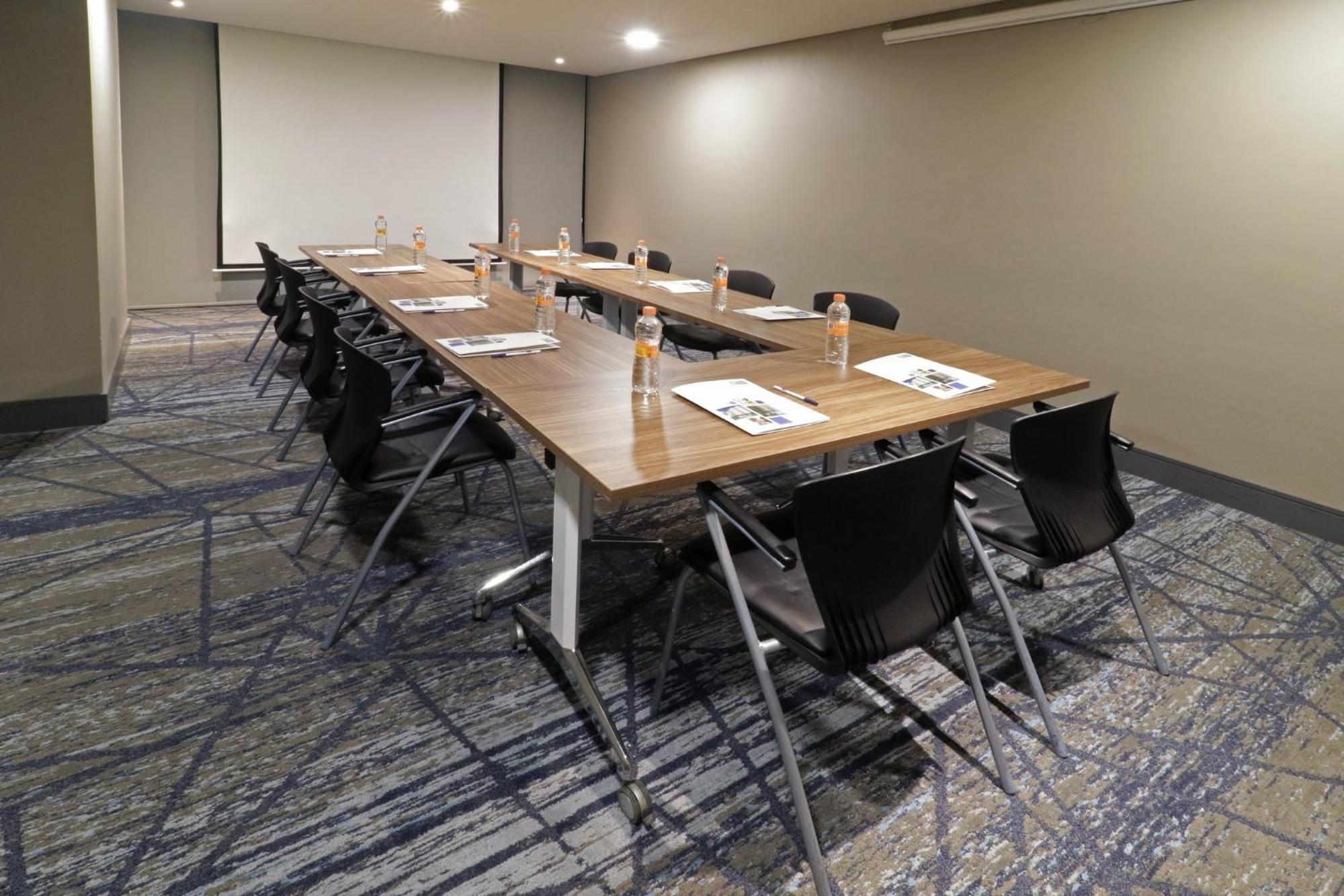 Hotel Express & Monterrey Valle By Ihg