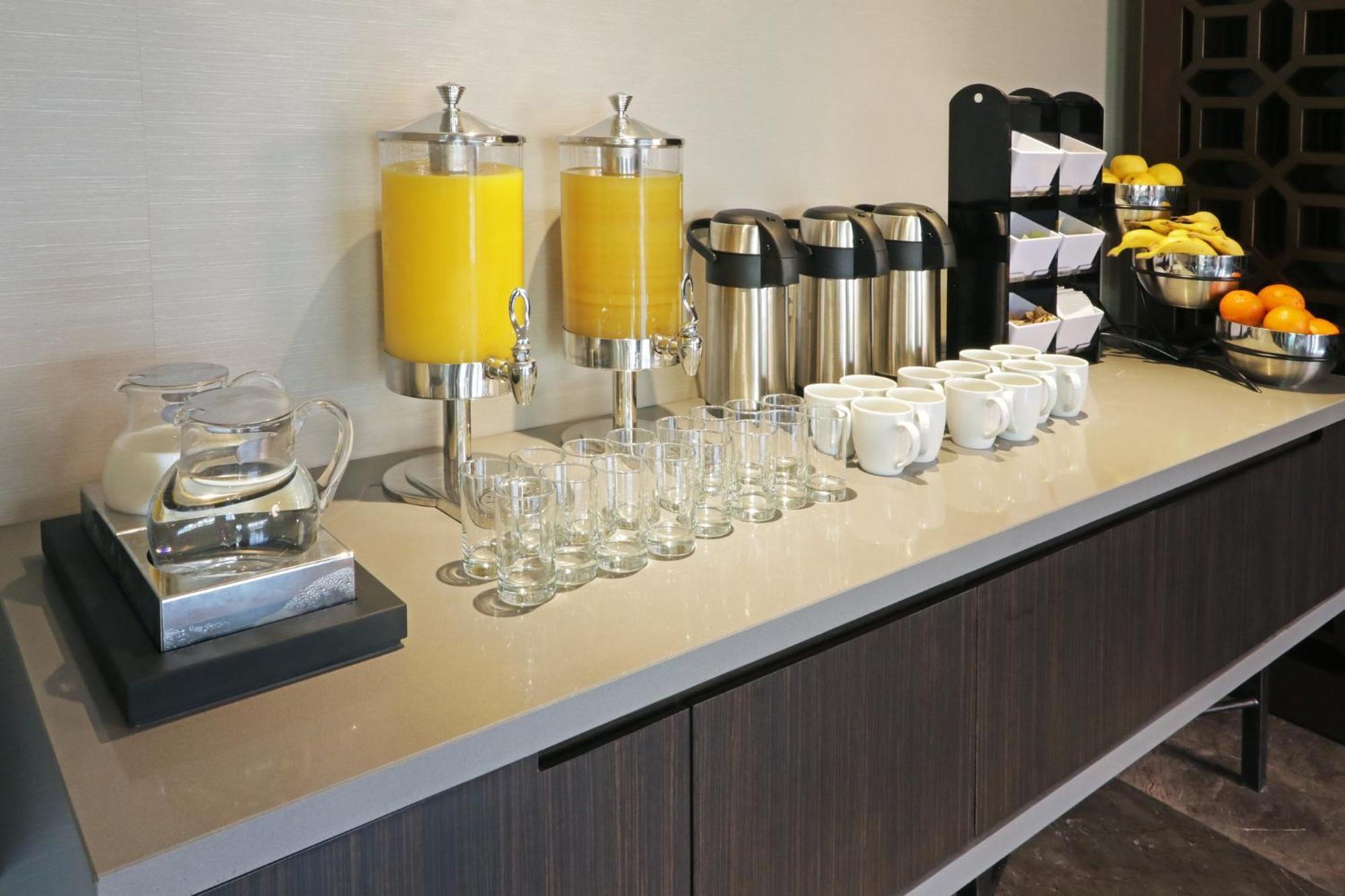 Hotel Express & Monterrey Valle By Ihg