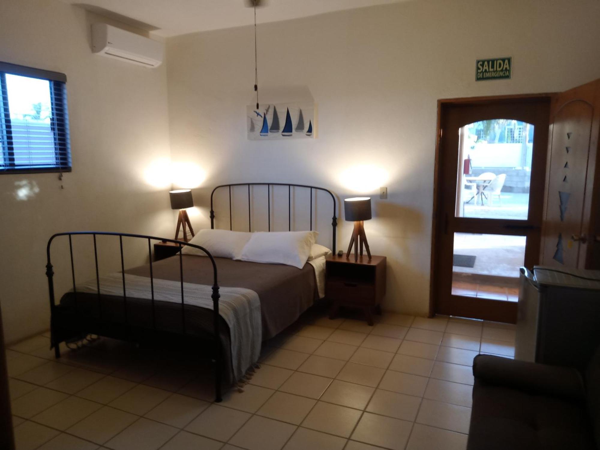 Hacienda De Palmas Bed & Breakfast