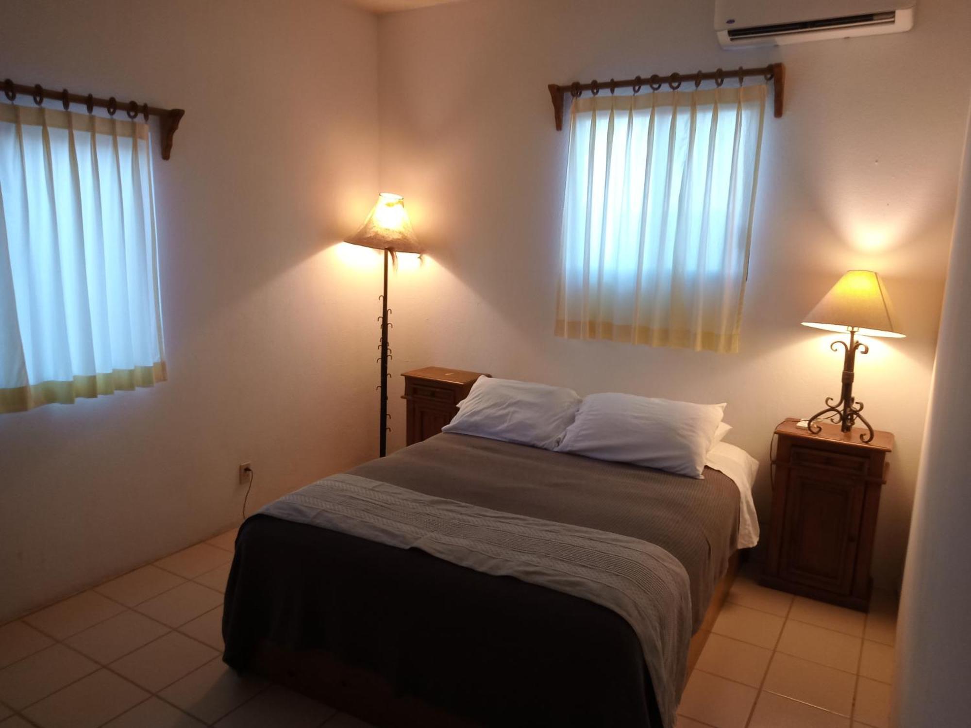 Hacienda De Palmas Bed & Breakfast